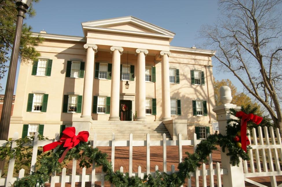 Photos with Santa at Old Governor's Mansion