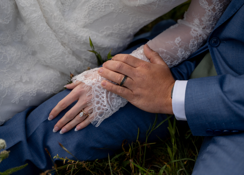 Grayson-Buckner-Media-East-Glacier-National-Park-Elopement-Cutbank-Field-Sun-Point (10).webp