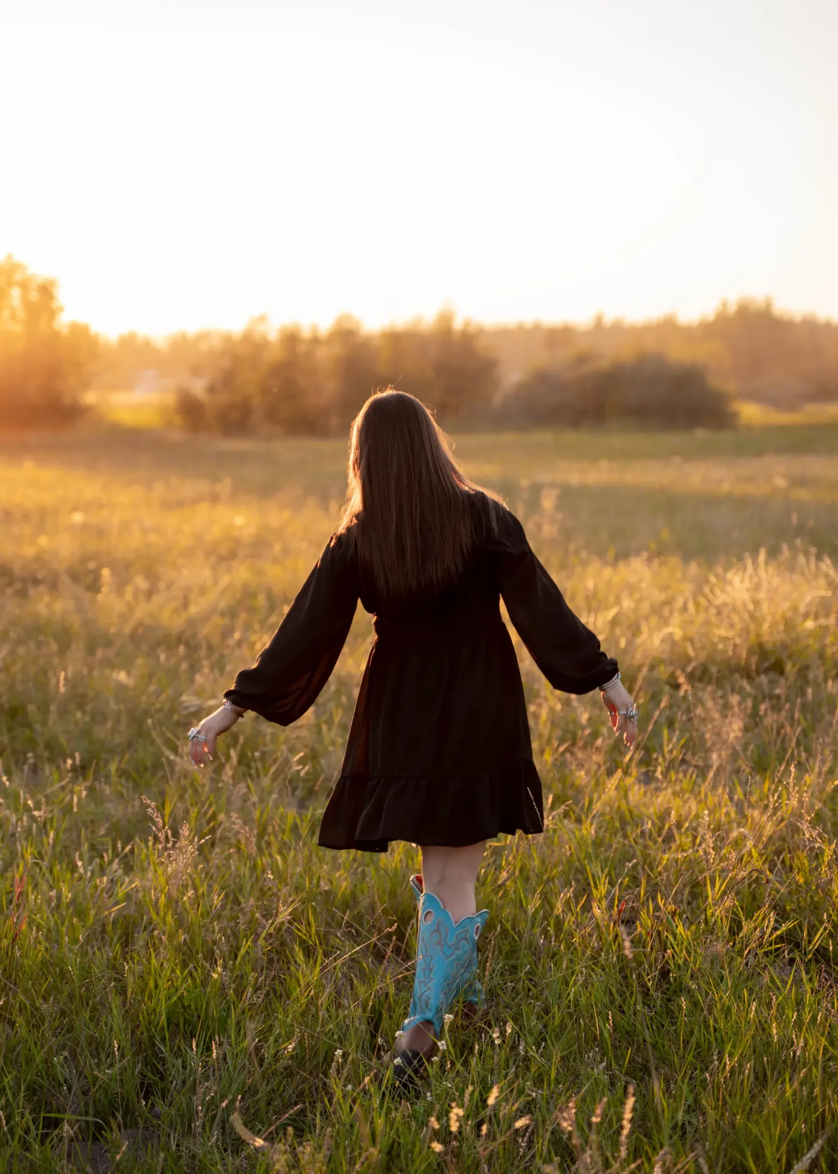 Kalispell-Senior-Photoshoot-Western-Mountains (10).webp