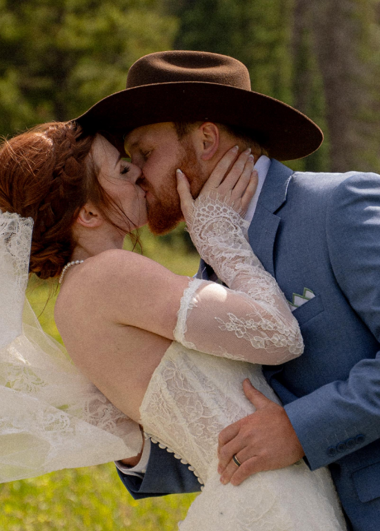 Grayson-Buckner-Media-East-Glacier-National-Park-Elopement-Cutbank-Field-Sun-Point (7).webp