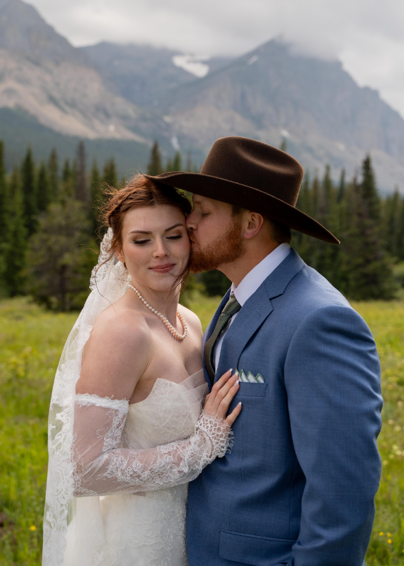 Grayson-Buckner-Media-East-Glacier-National-Park-Elopement-Cutbank-Field-Sun-Point (6).webp