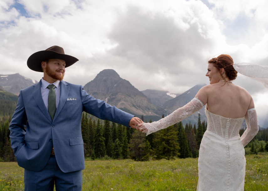 Grayson-Buckner-Media-East-Glacier-National-Park-Elopement-Cutbank-Field-Sun-Point (8).webp