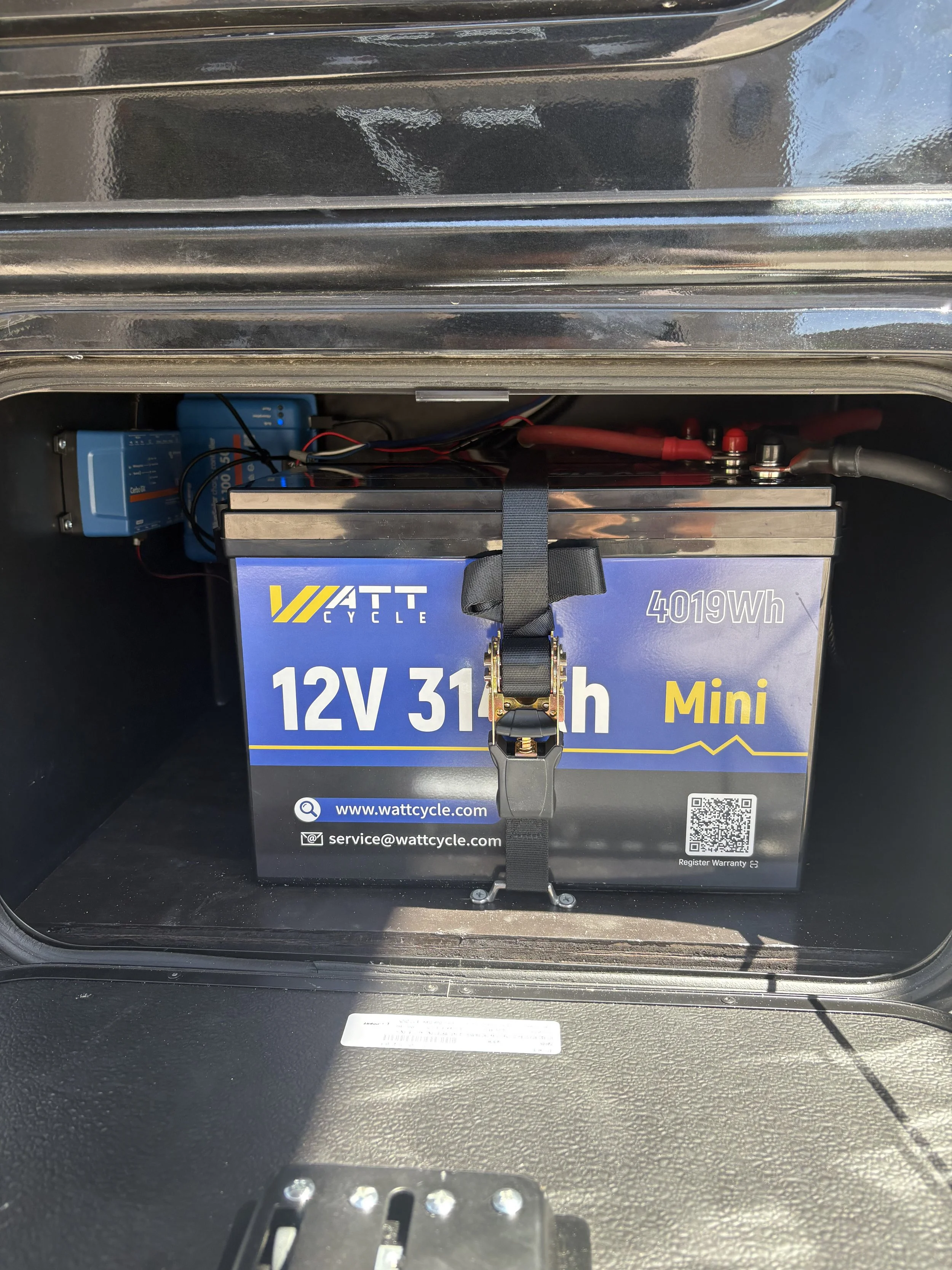 600W solar, 600Ah bank, factory battery relocation kit, Class C coach.