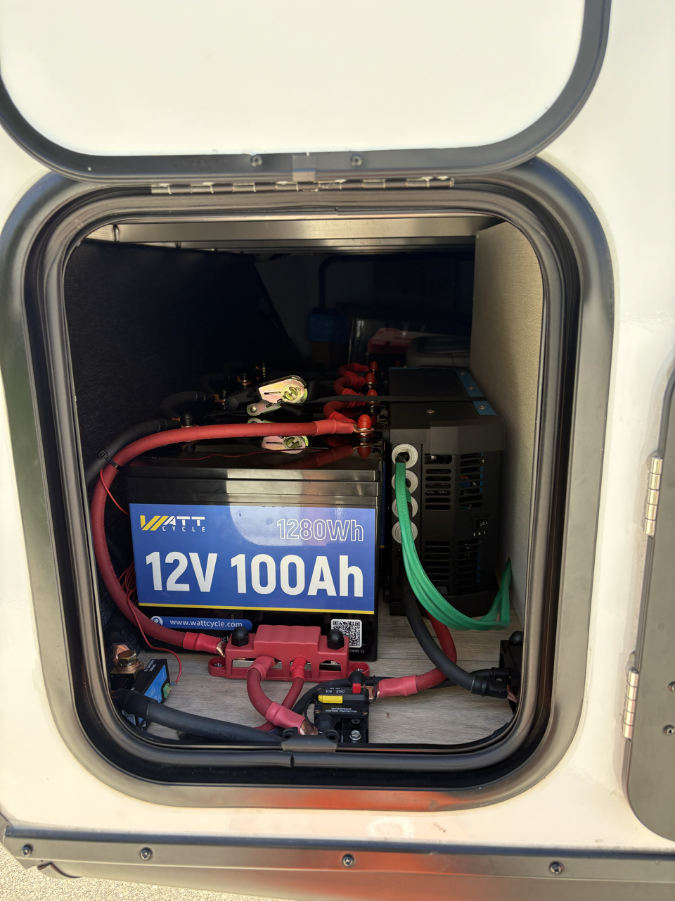 Ultra compact 400Ah bank, 2000W inverter tied to factory prep, DC distribution. Fifth-wheel trailer