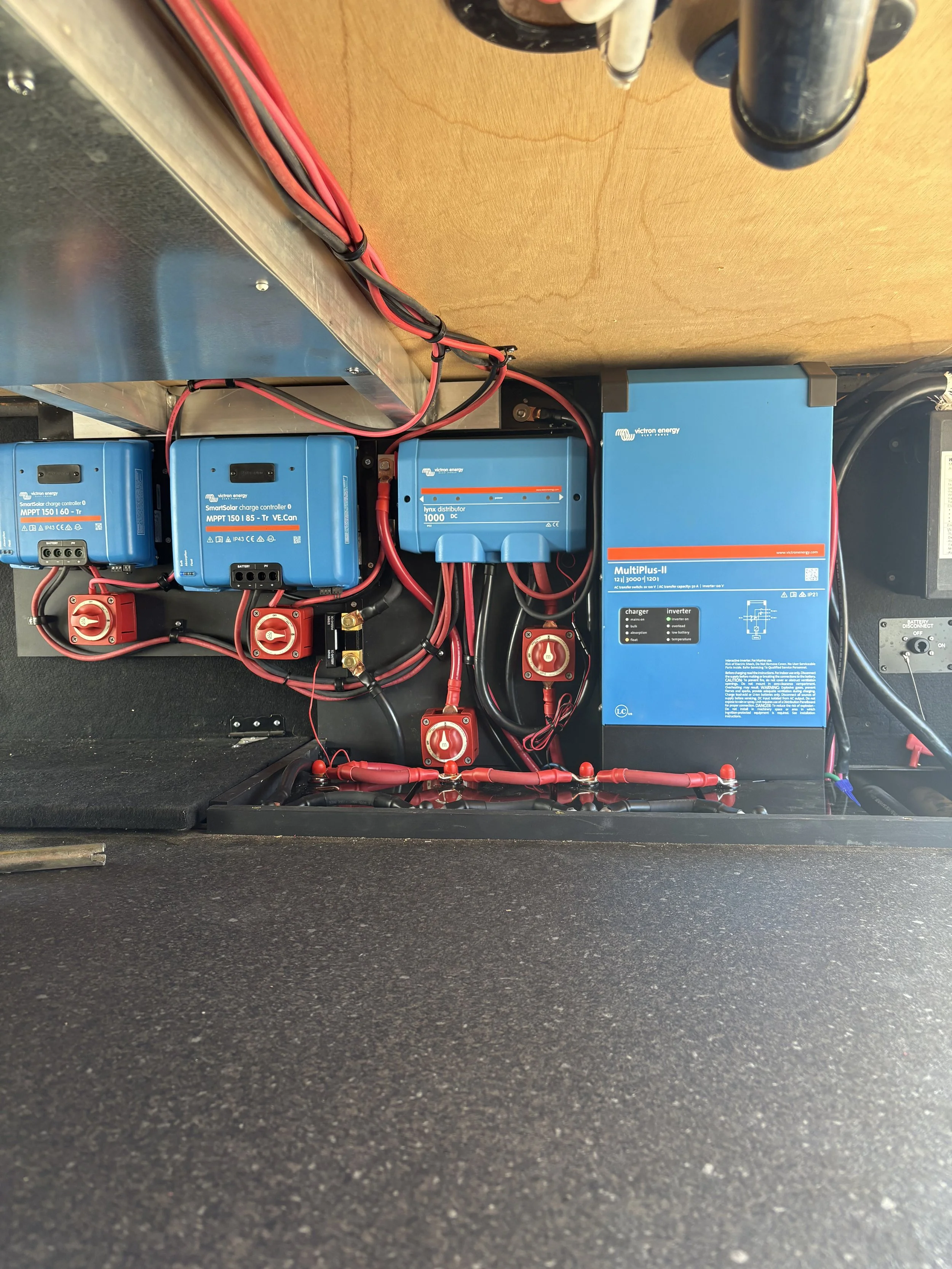1600W Solar, 2000W Split Phase Inverter, 12V, and Transfer Switch Package - Grid Tied Fifth Wheel