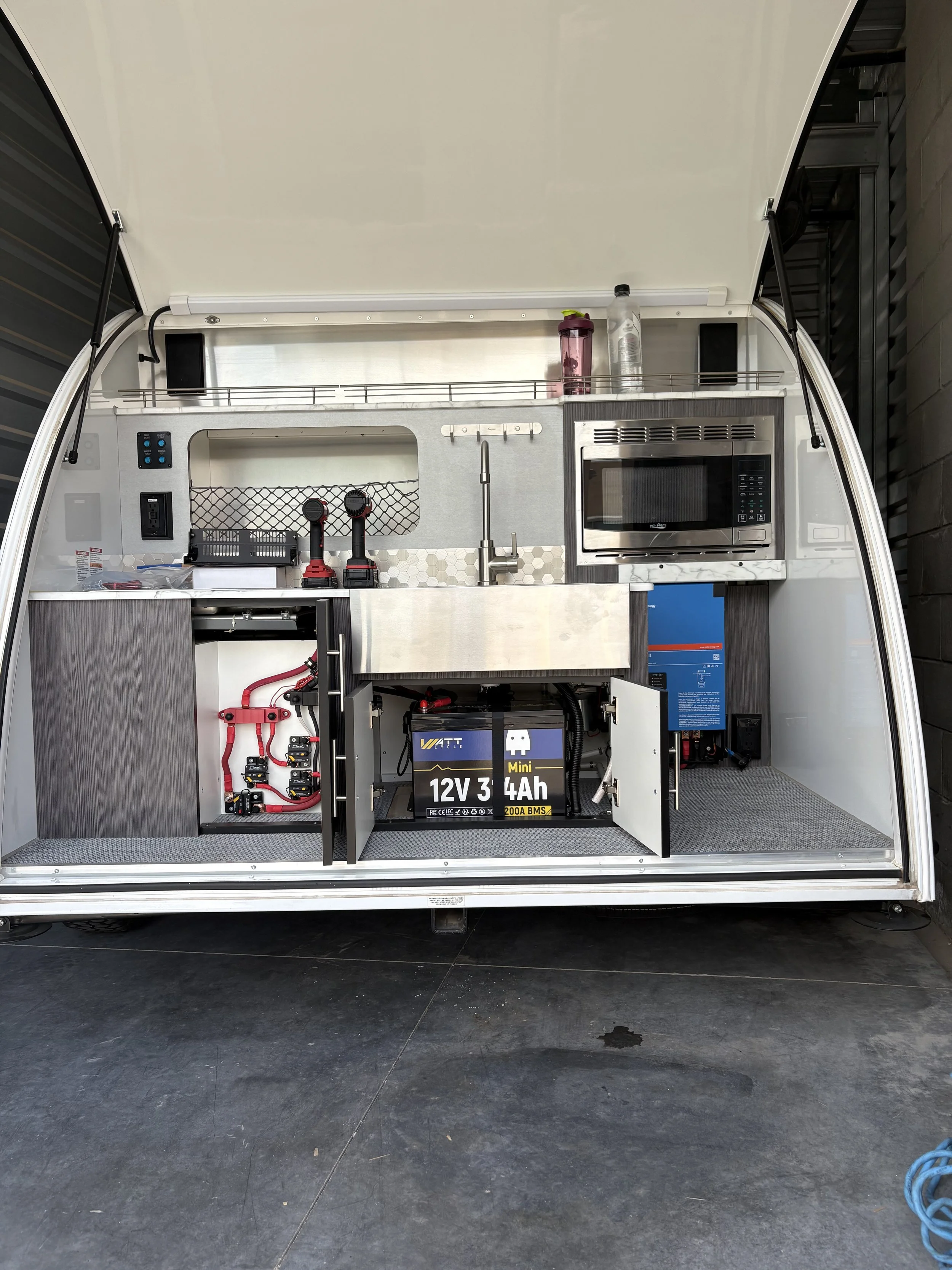 800W solar, 24V 3000W fully-integrated inverter, 24V 300Ah bank, 24-12 70A converter, Cerbo GX Victron ecosystem monitoring. Teardrop trailer