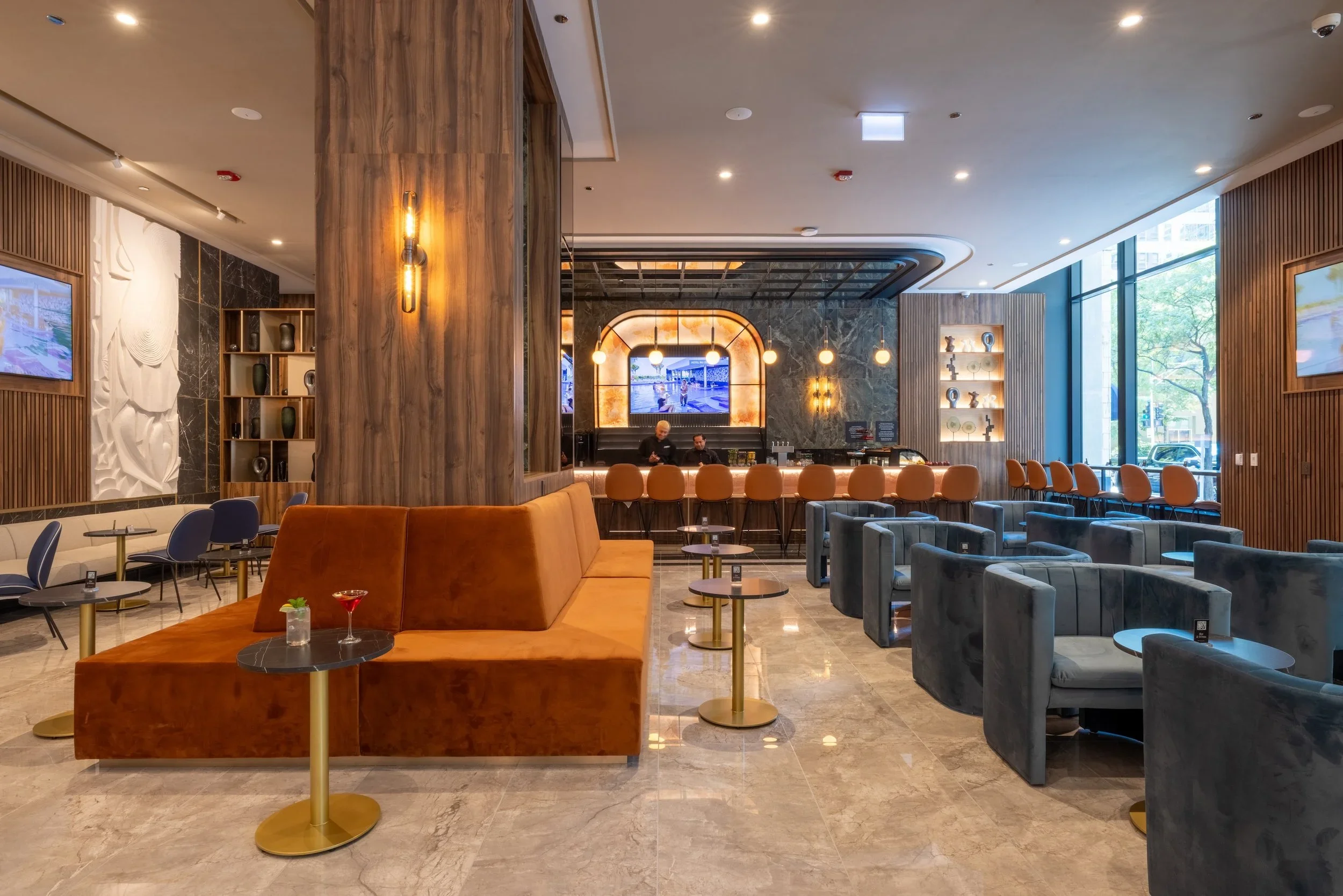 riu-plaza-chicago-lobby-2.jpg.webp