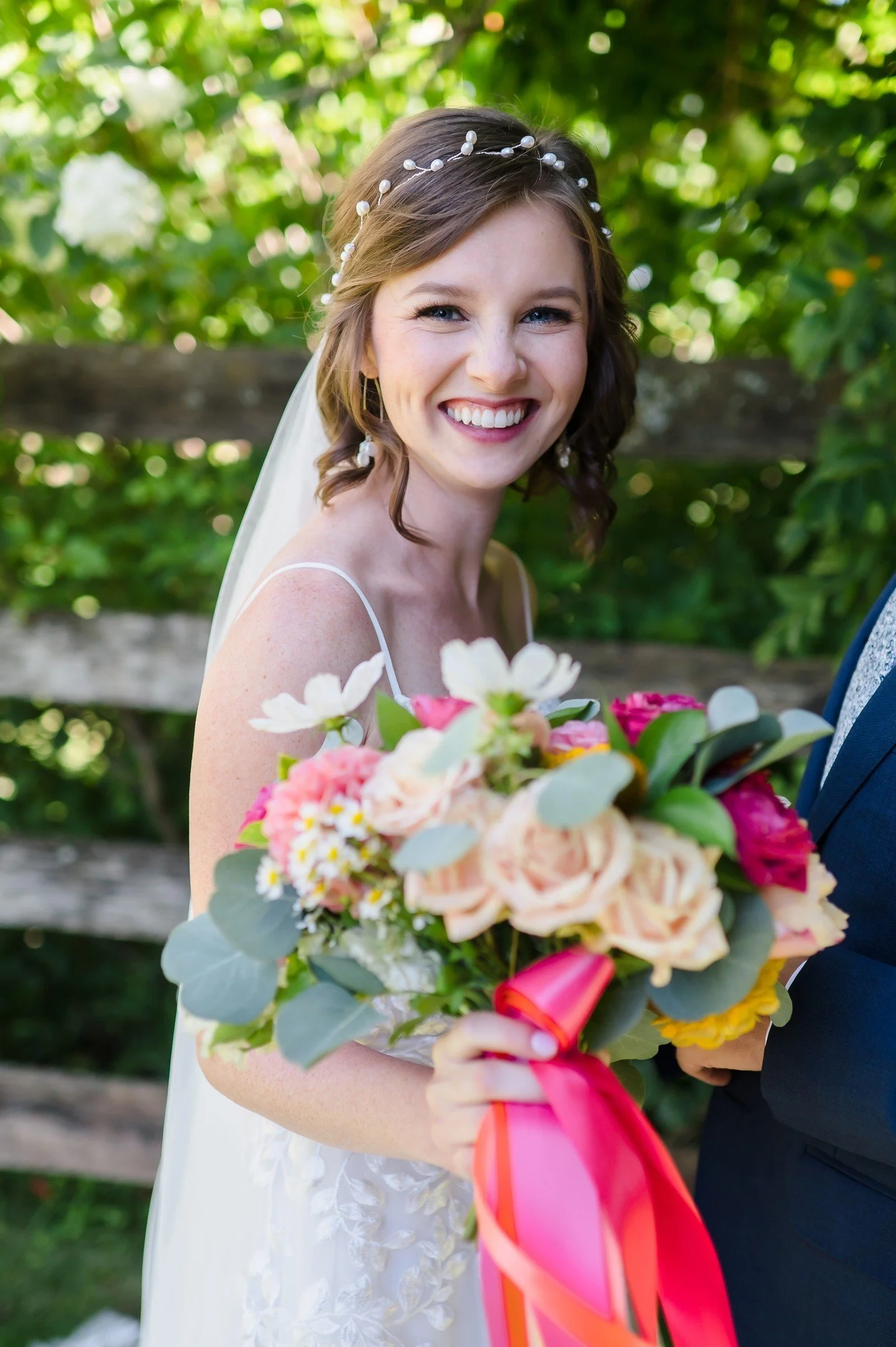 🌞

Planning // @lunasoireeevents
Photo // @chelseabphoto
Floral // @parsonageevents
Venue// @Frutig_Farms 
Catering// @FritaBatidos
Hair and Makeup// Kyle.Ann.Design
Ceremony Music // @midtownstrings
DJ // @DJJustBcom
Linens // bbjlinen