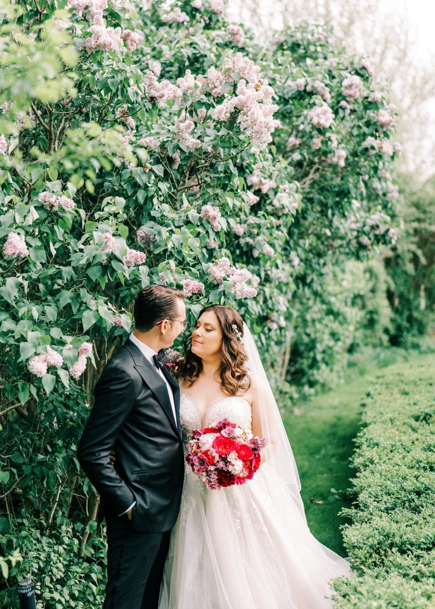 I couldn't love this more. end of story. 

photo // @seancookweddings
planning // @anntravisevents
floral // @parsonageevents
venue // @meadowbrookhall
cake // @belledolcecakes