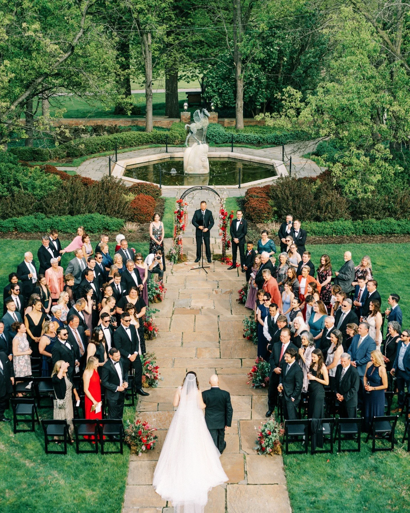this just makes my heart happy 

photo // @seancookweddings
planning // @anntravisevents
floral // @parsonageevents
venue // @meadowbrookhall
cake // @belledolcecakes