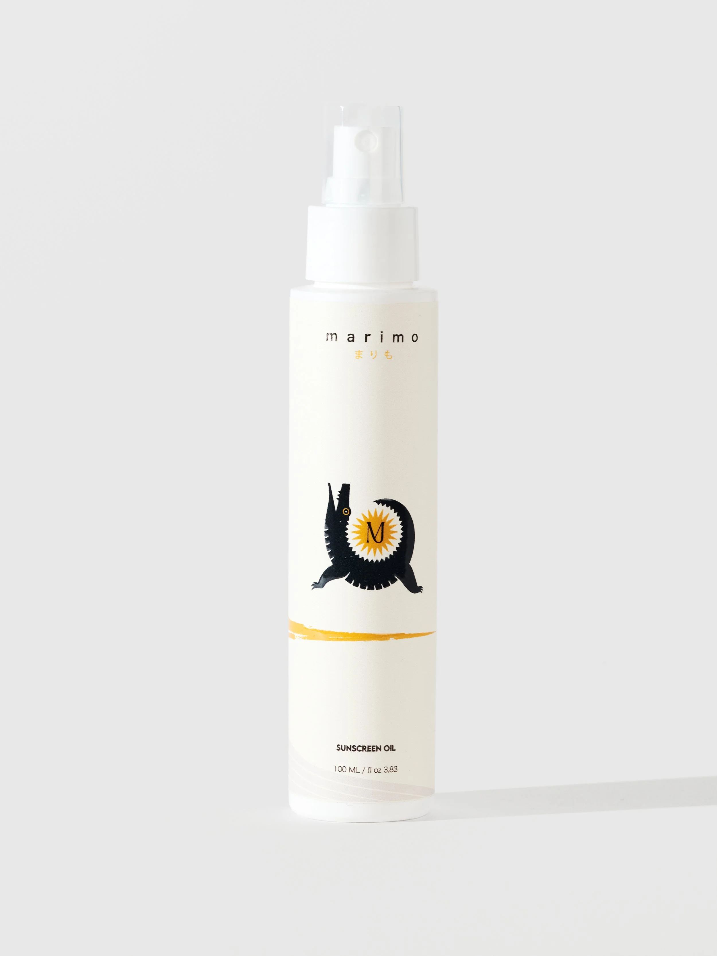 L’olio solare spray protettivo per capelli, a base di oli di sintesi nutrienti di ultima generazione, è un olio leggero che avvolge il fusto del capello proteggendolo dal sole, dal cloro e dalla salsedine rendendo i capelli morbidi e setosi.