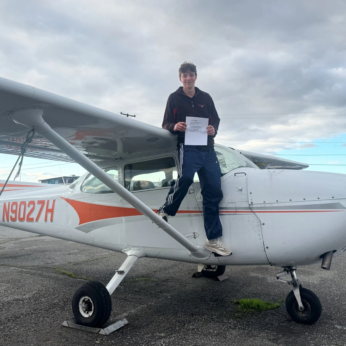 Welcome to being a private pilot, congratulations Peter! 🛩

Pilot: Peter Stolc
Date: November 18th
Plane: N9027H
CFI: Emmett Jackson
Location: KRHV