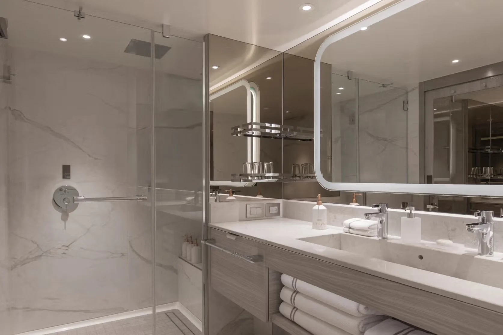 Superior Veranda Suite bathroom.jpeg
