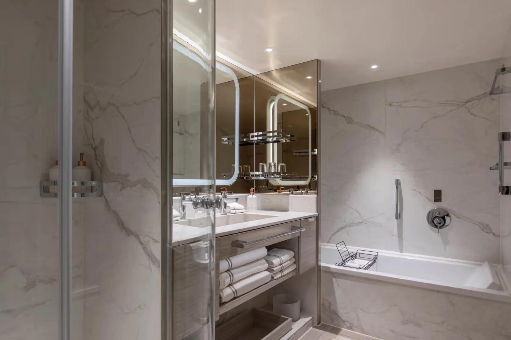 Deluxe Veranda Suite bathroom 2.jpeg