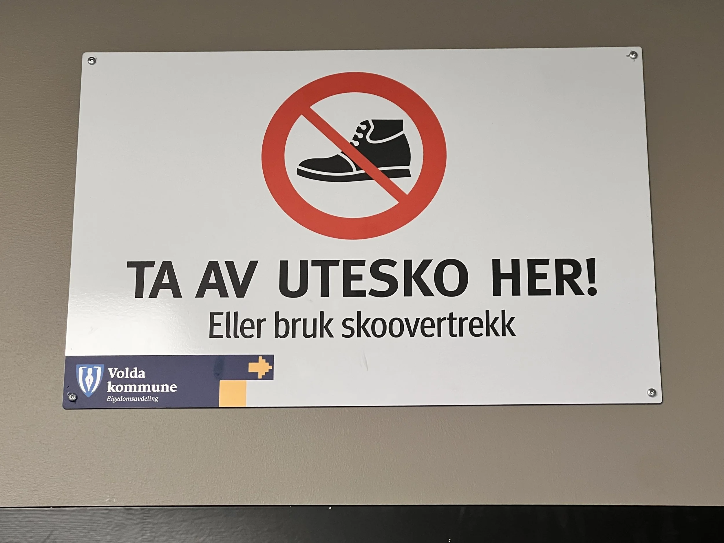 Utesko (Outdoor Shoes)