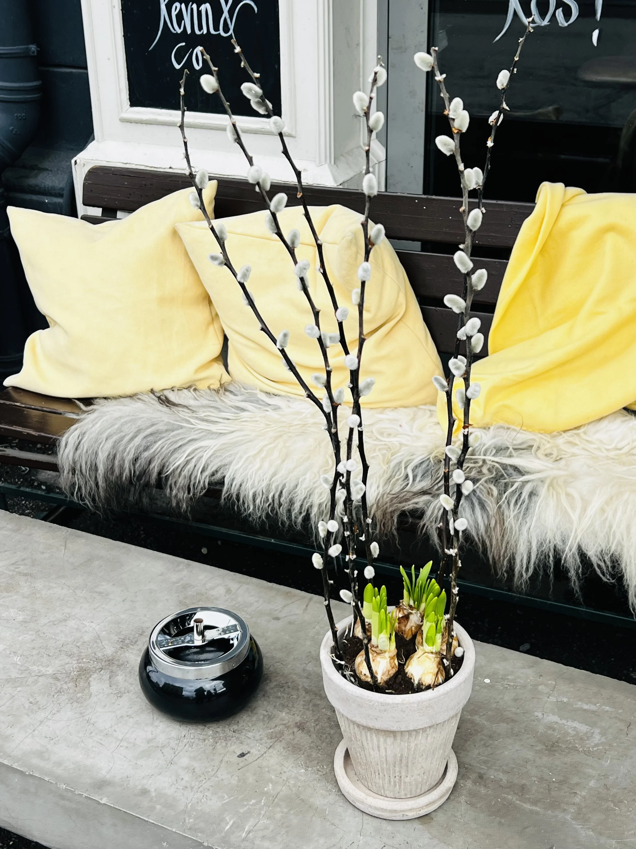 Uteservering (Outdoor seating)