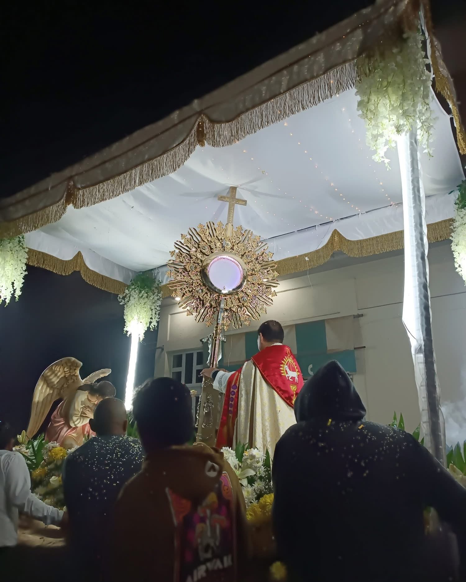 🇲🇽 ESPAÑOL — 

El Jubileo de San Matías Tlalancaleca reunió a la comunidad entre fe, tradiciones y alegría.
Hubo procesiones, música y ofrendas. 