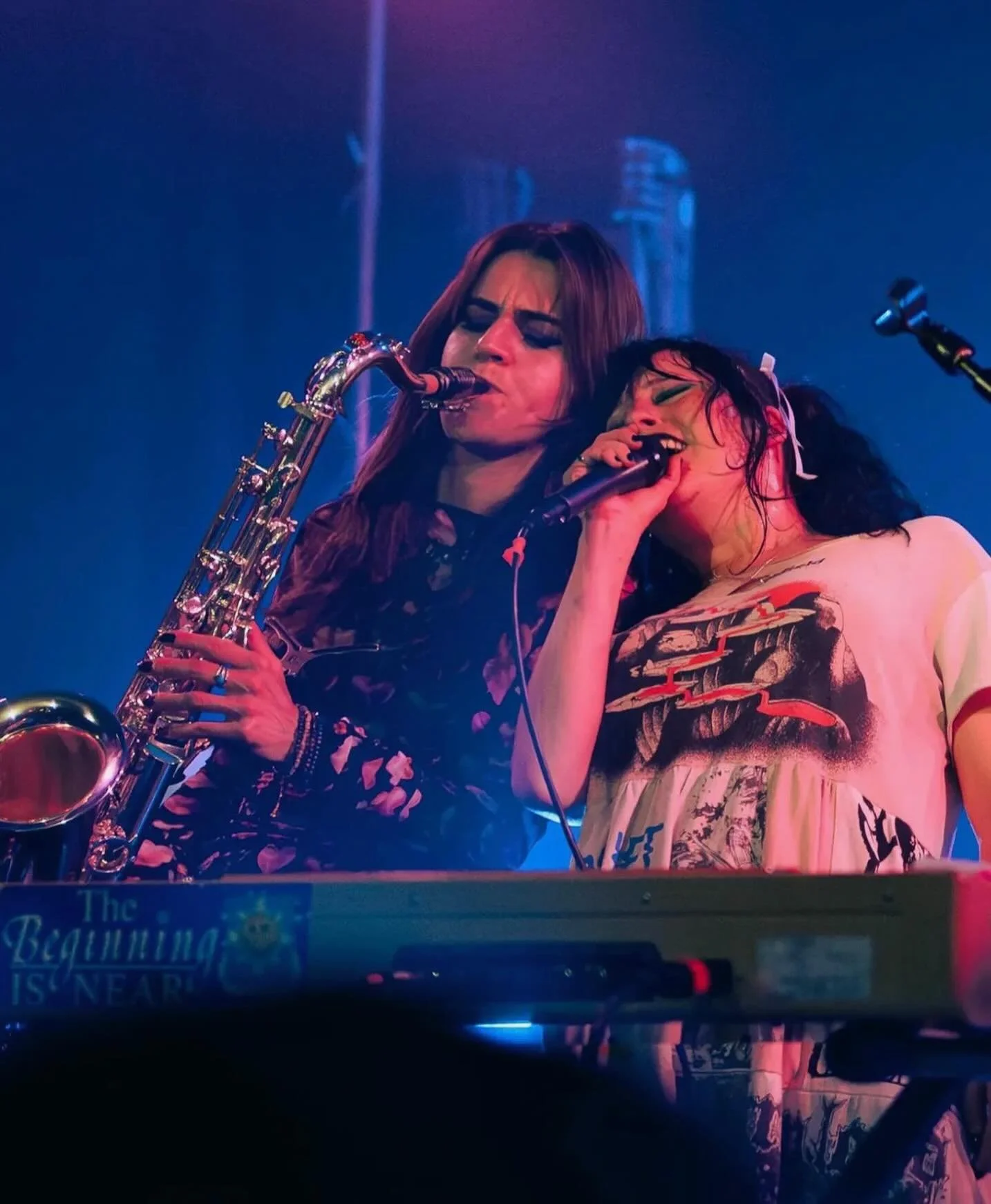 two shows left!!! it&rsquo;s been an incredible tour with @deathvalleygirls &hearts;️ thank you @paranormalbb for being such a good friend &amp; amazing musician to work with . this band rocks . &hearts;️

tonight, saturday 5/10 in manchester !! @yes