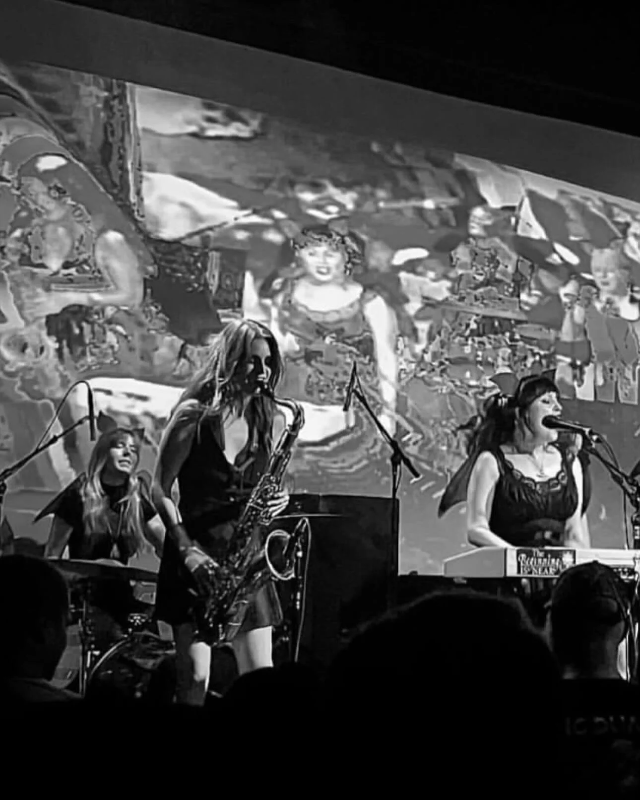 heading out with DVG today 🤍 !!

April 22
Lyon, FR...
@epicerie_moderne 
April 23
Zaragoza, SP
@la_lata_de_bombillas
April 24
Valencia, SP
@16toneladas_rockclub
April 25
Cabo de Gata, SP
@flamingo_beach_fest
April 26 m
Madrid, SP..
@wurlitzerballroo