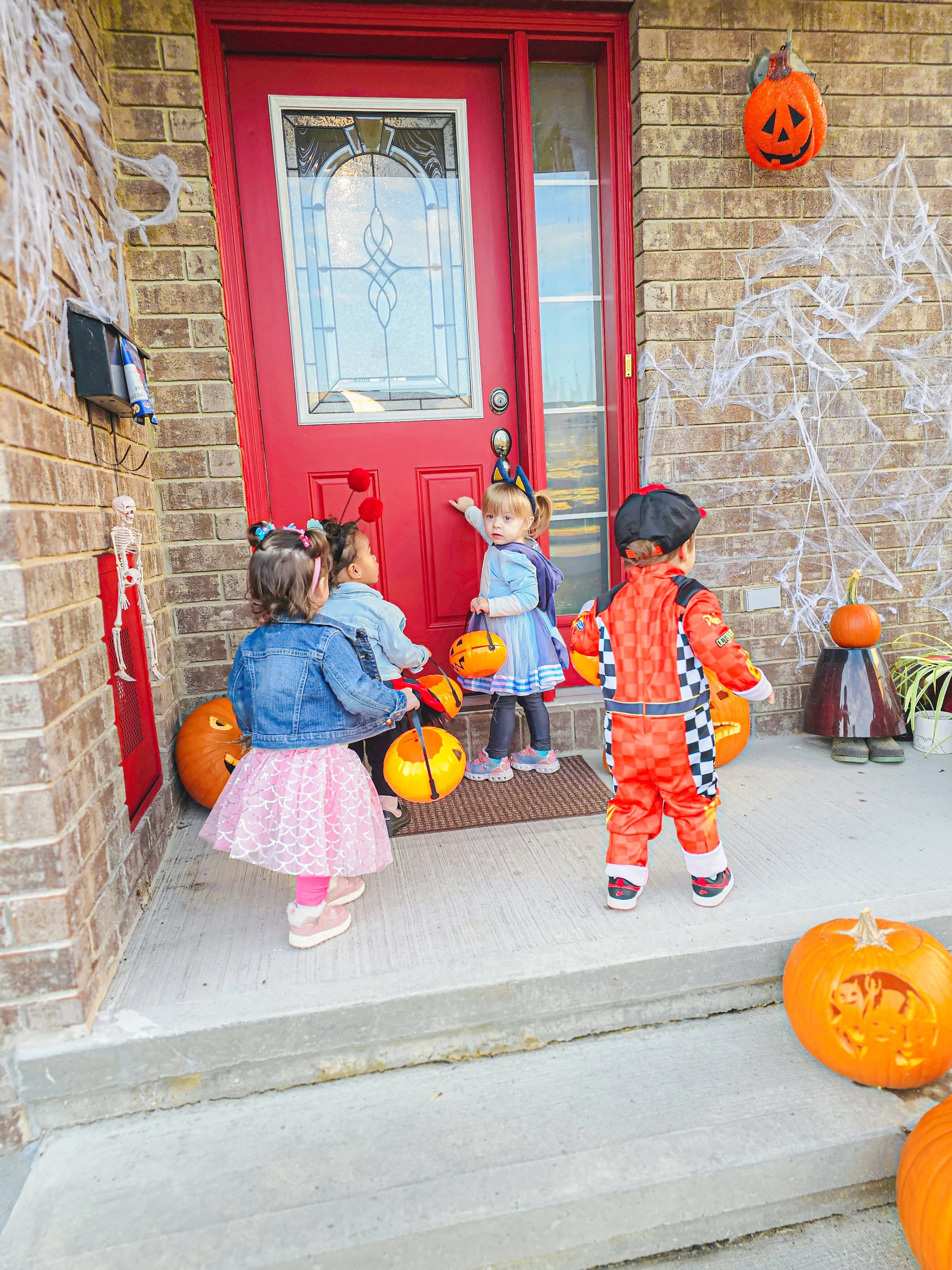 Trick or Treat! 🎃🍬🍫