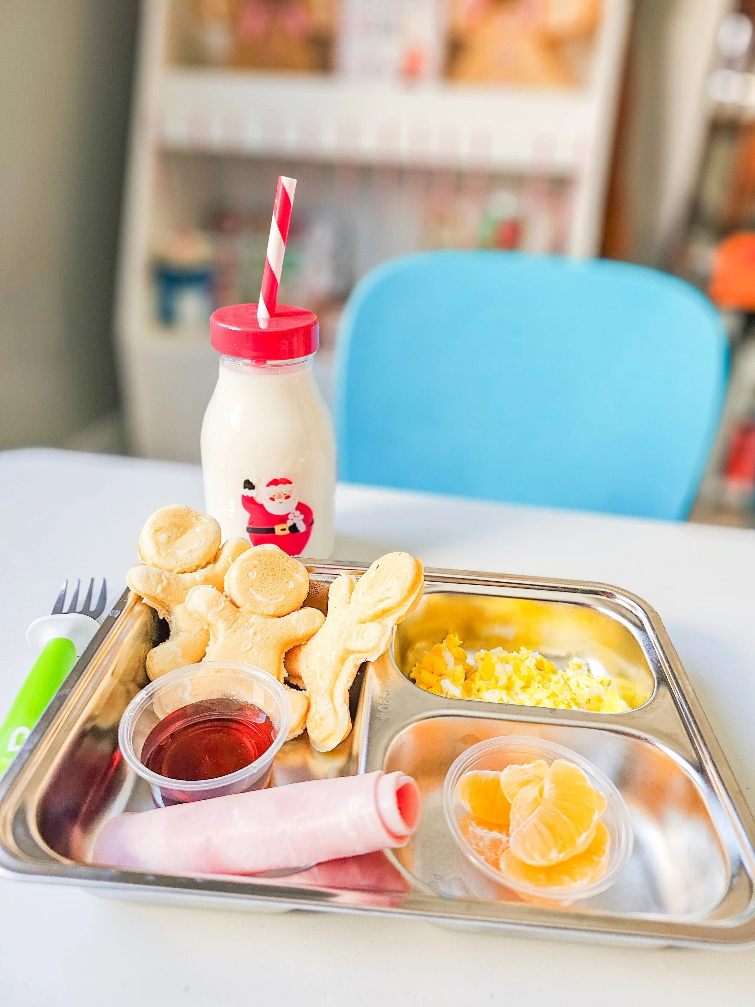 A holly jolly lunch 😋🎅🥞🥛