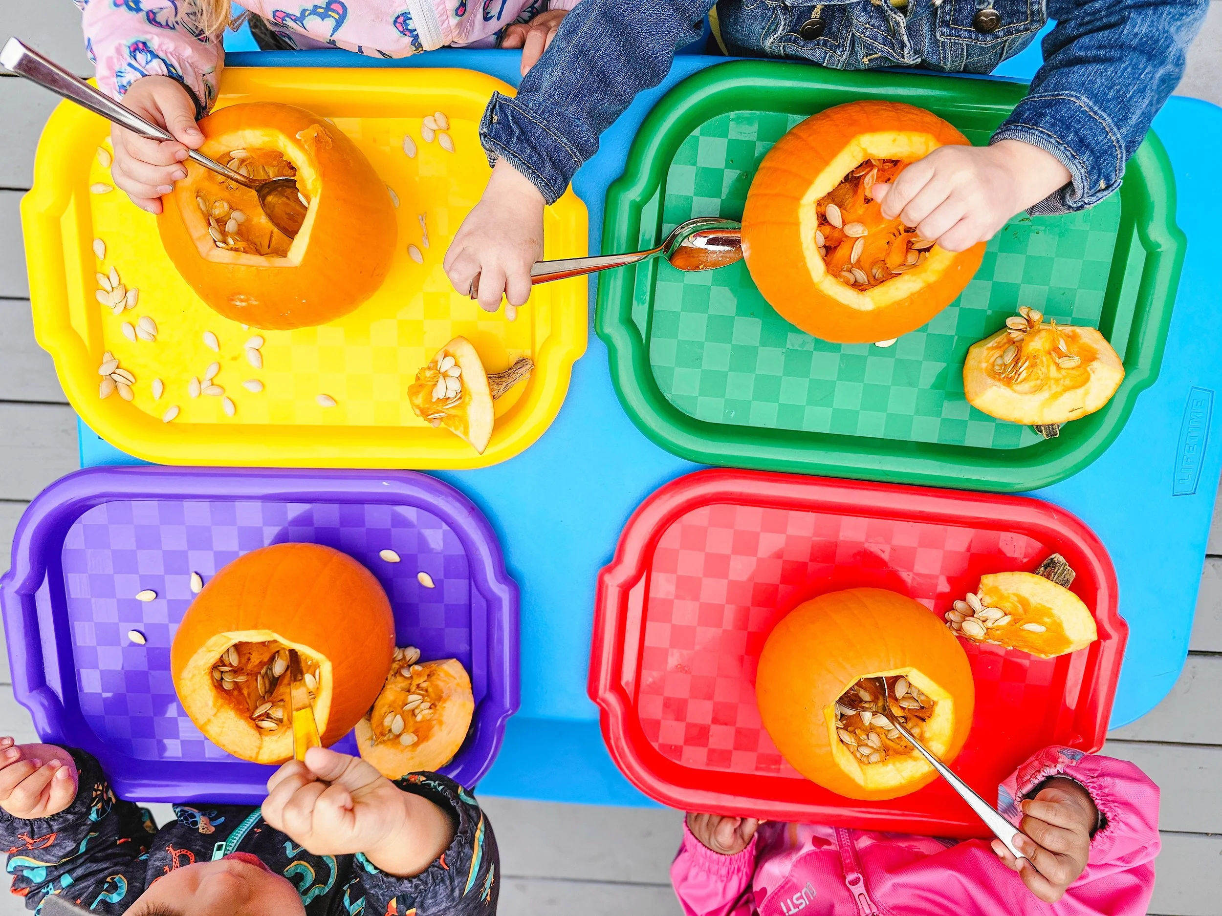 Messy play & pumpkin seed exploration! 🎃🥄