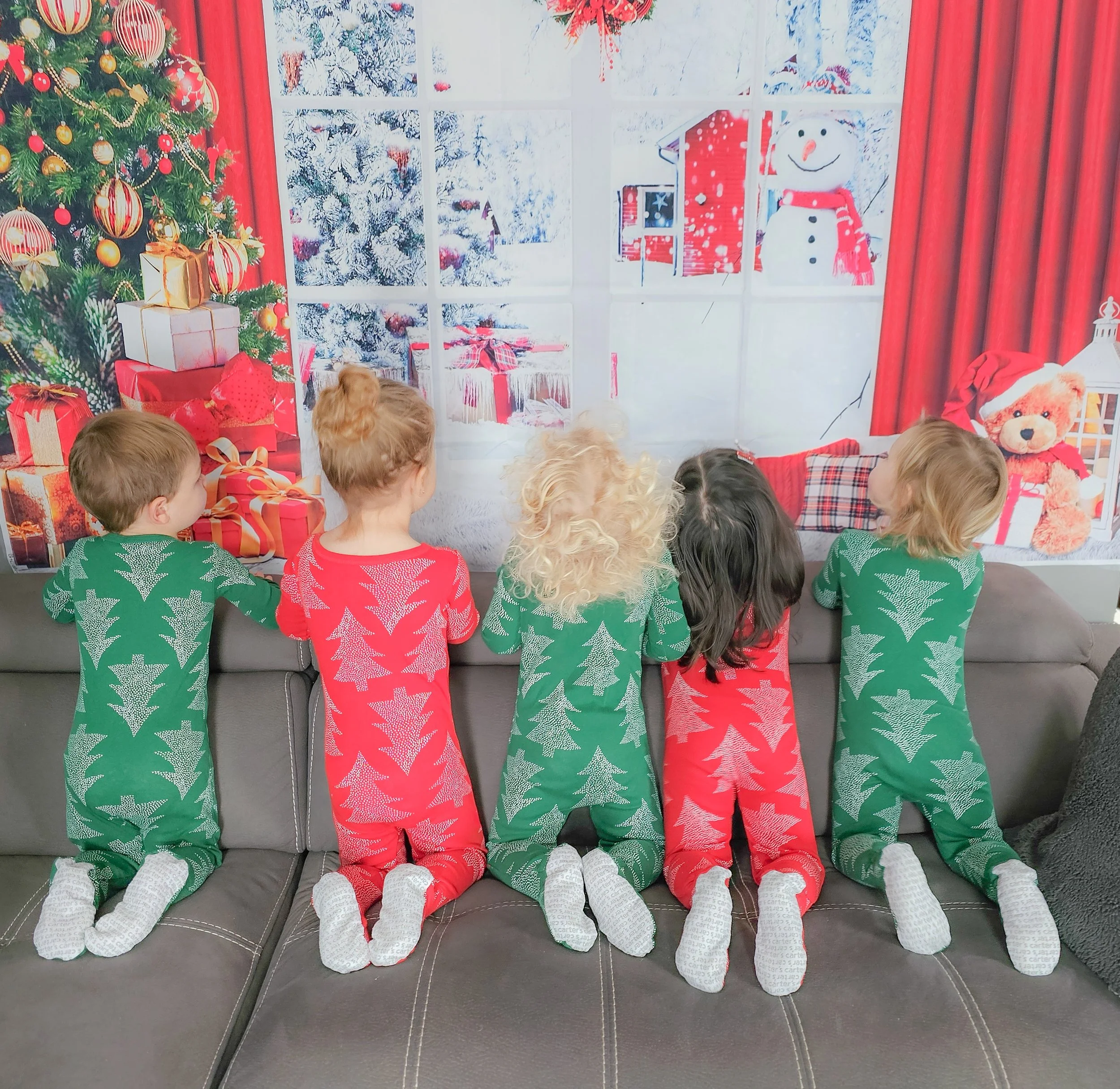 A sneak peak of our Christmas photoshoot ❤️🎁🎄