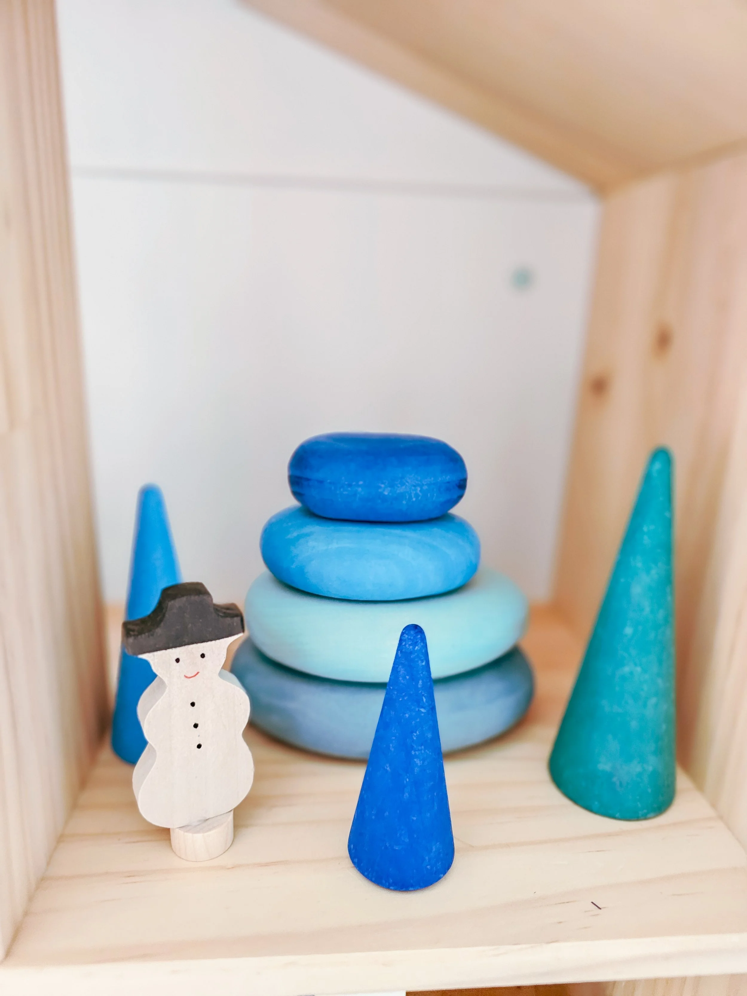 A snowy scene in shades of blue ❄️⛄🩵