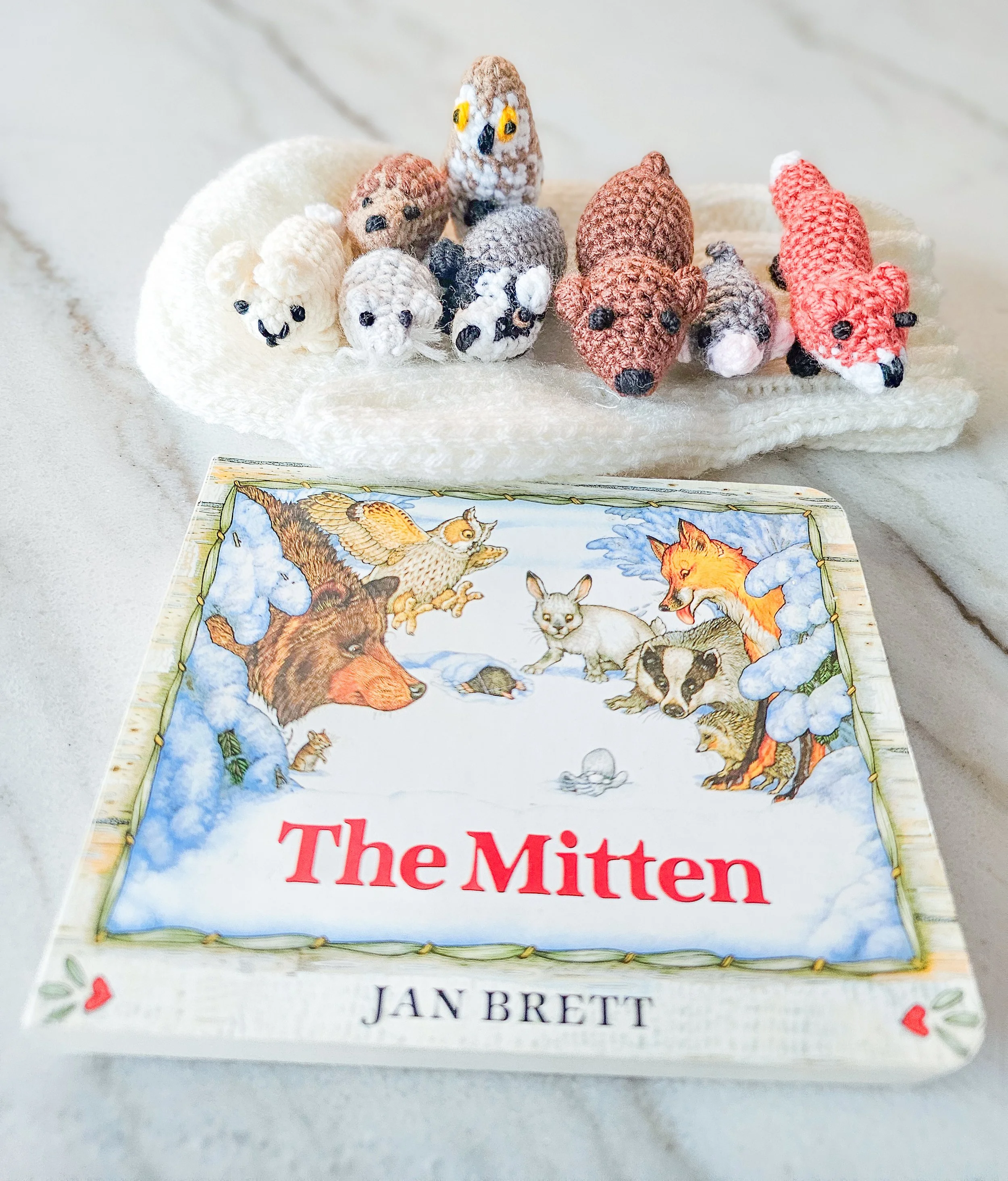 Storytime with The Mitten and it's cozy critters! 🥊📚🦊🐭