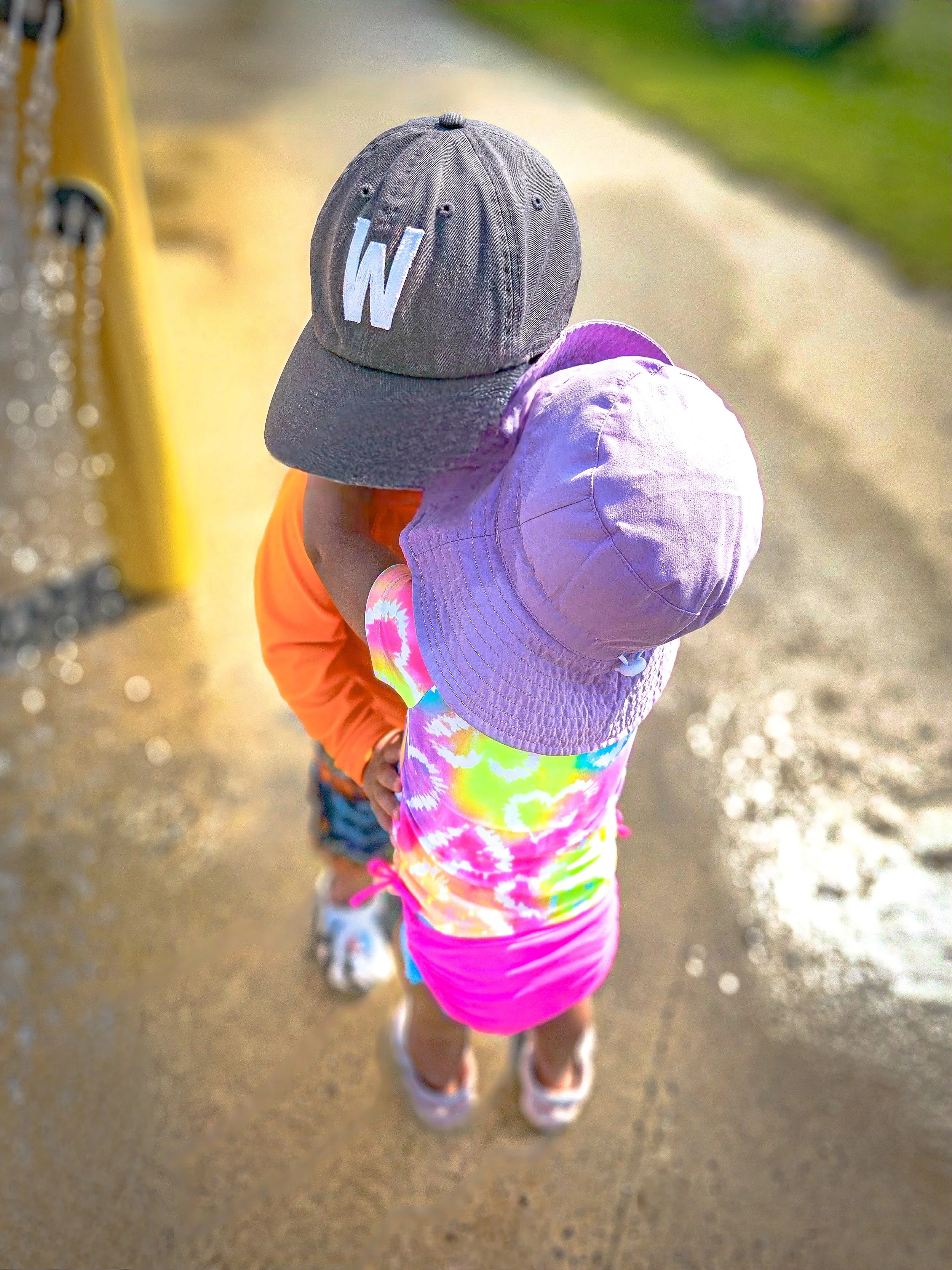 Splash pad snuggles 💦🤗🥰