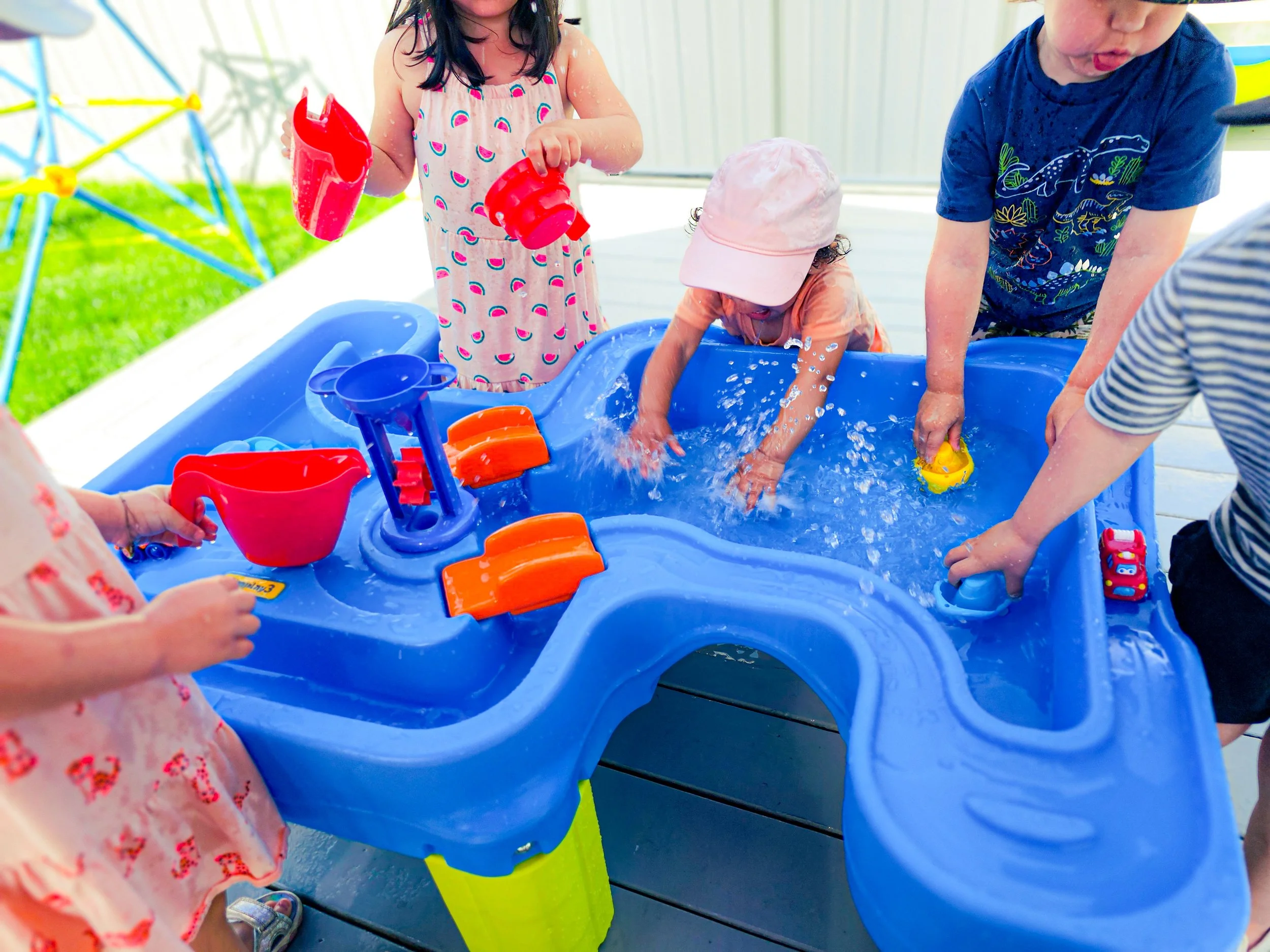 Sunny summer days are made for water play! 💦☀️