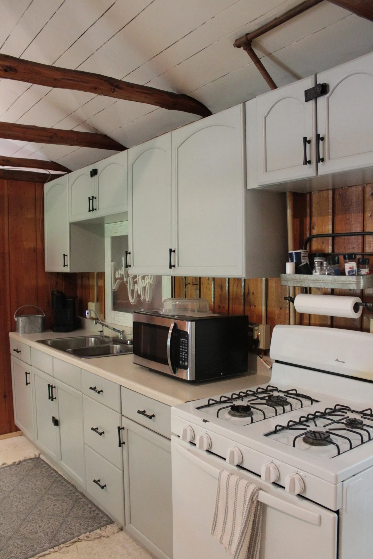 pet friendly cabin getaway in Greenbush Michigan with hot tub and sauna