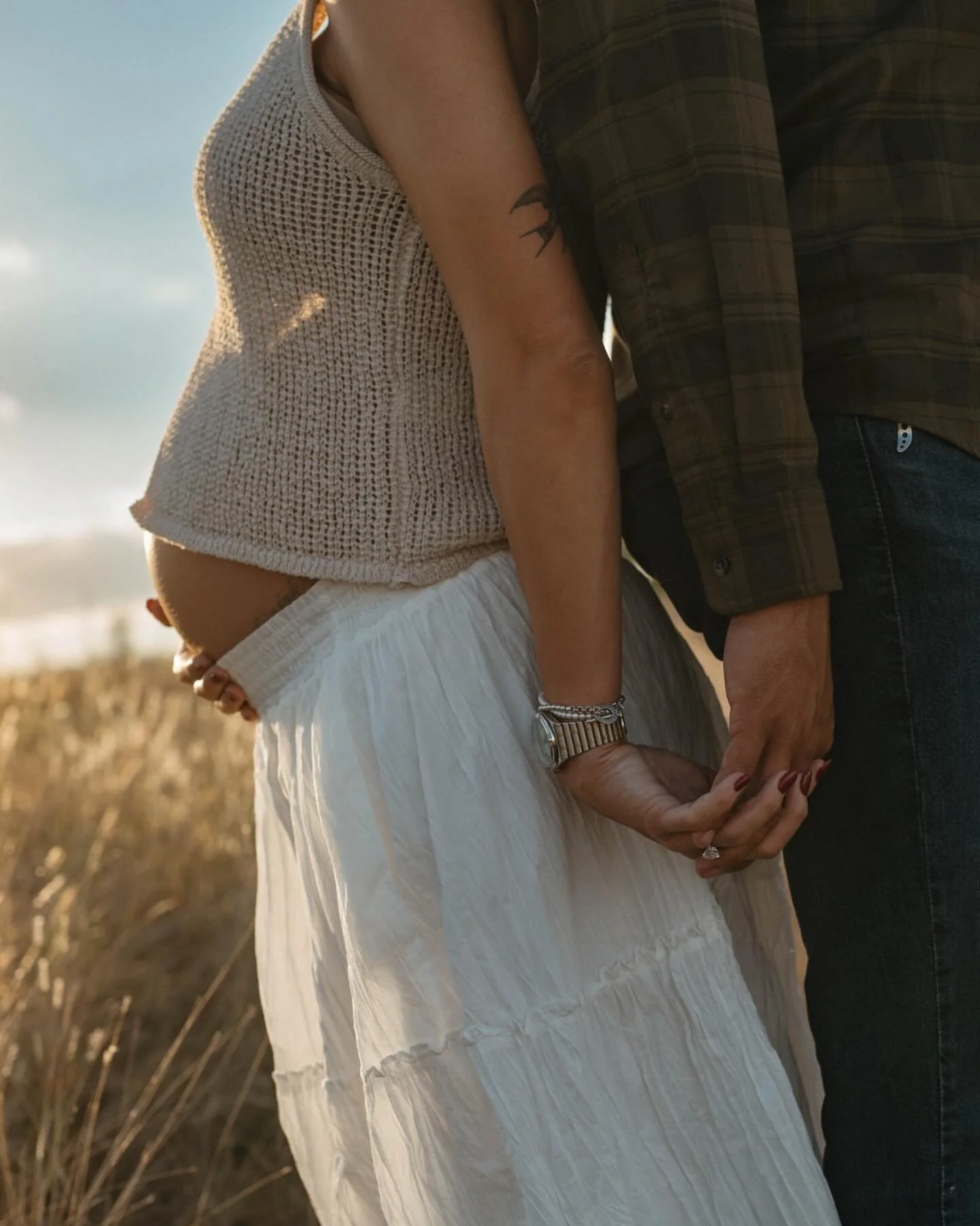 There&rsquo;s a kind of glow that only comes with becoming a mama for the first time &hellip;a love that&rsquo;s brand new, yet feels like it&rsquo;s been there forever. The anticipation, the quiet strength, the soft smiles in between, the confidence