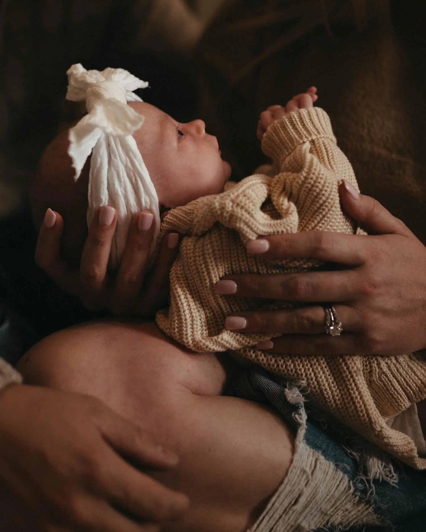There&rsquo;s something so special about photographing families in their own homes.
Every photo tells a little bit of their  story.. the backdrop isn&rsquo;t just beautiful, it&rsquo;s theirs.

The walls are lined with curated memories, each frame ho