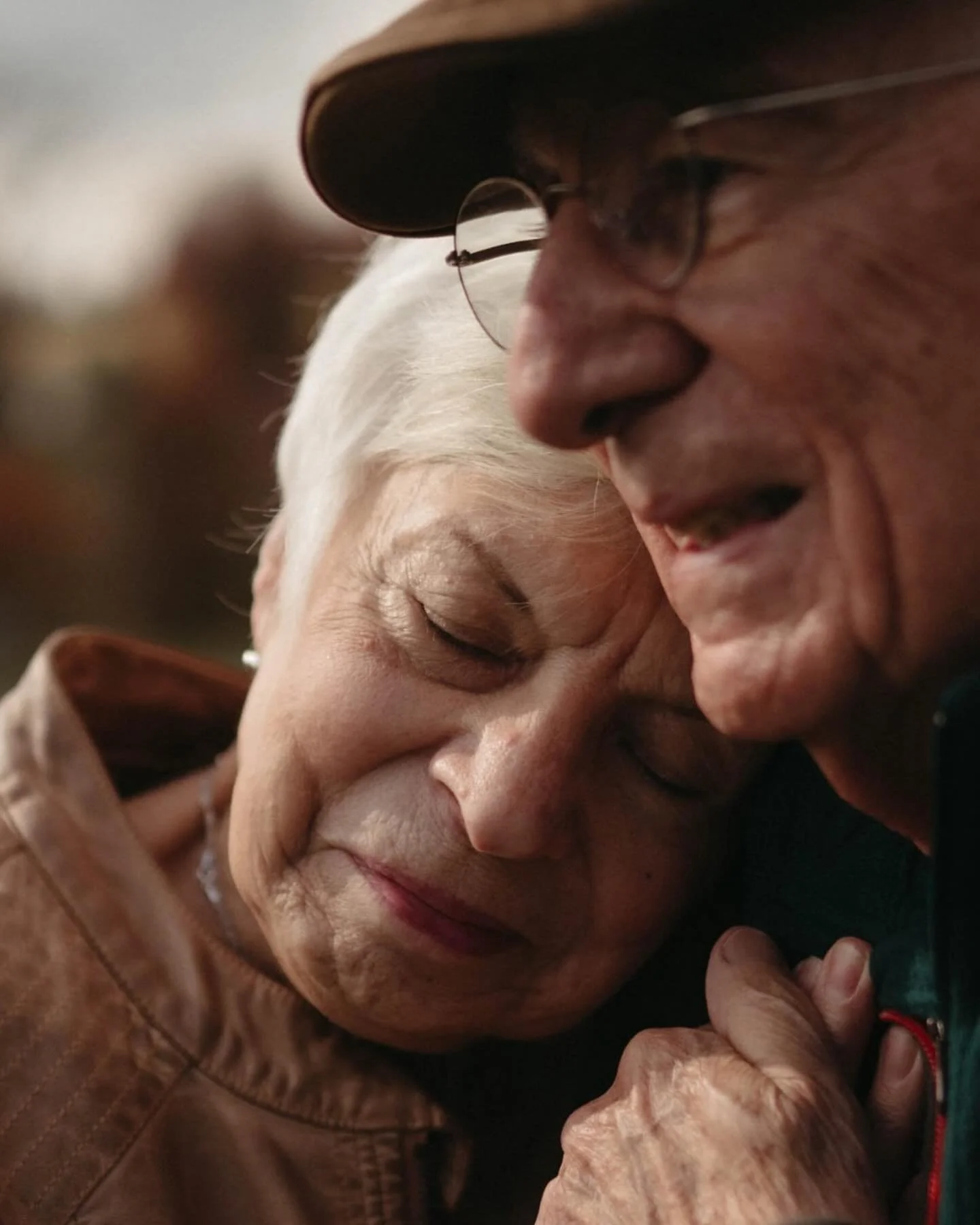 Love doesn&rsquo;t end when the heart breaks &hellip;.it just learns to hold more. Finding someone later in life isn&rsquo;t about replacing what was lost, it&rsquo;s about honoring it by daring to love again.

Meet my favorite lovebirds&hellip; my G