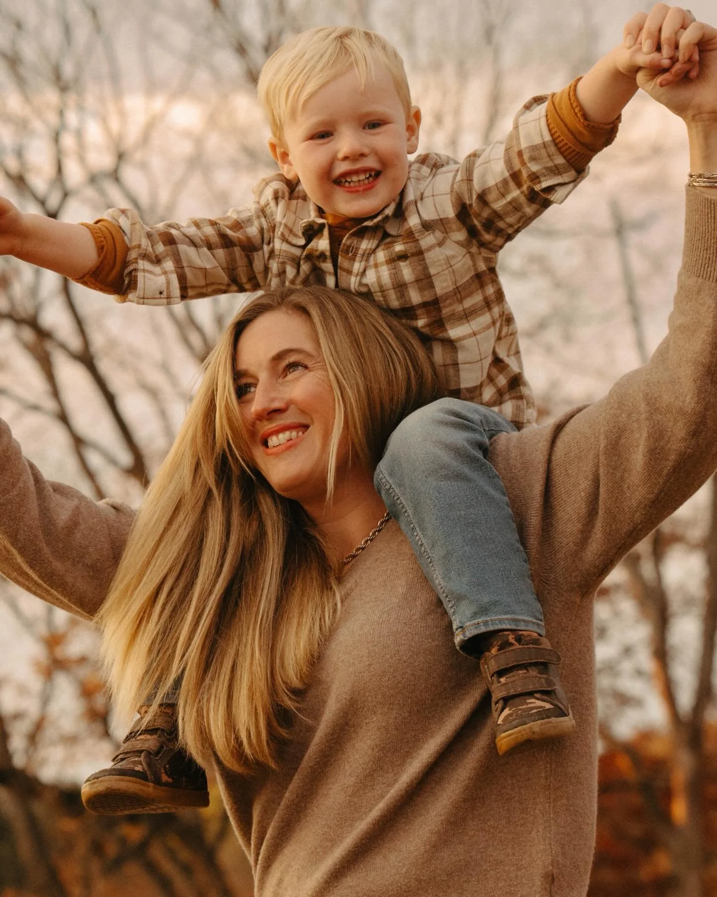 This isn&rsquo;t posing. This is real life, remembered.

This is what an in-home session looks like.

When I look at these photos, I see childhood, home, safety, joy.

Timeless laughter. Connection. Movement. Happiness.

This looks like what childhoo