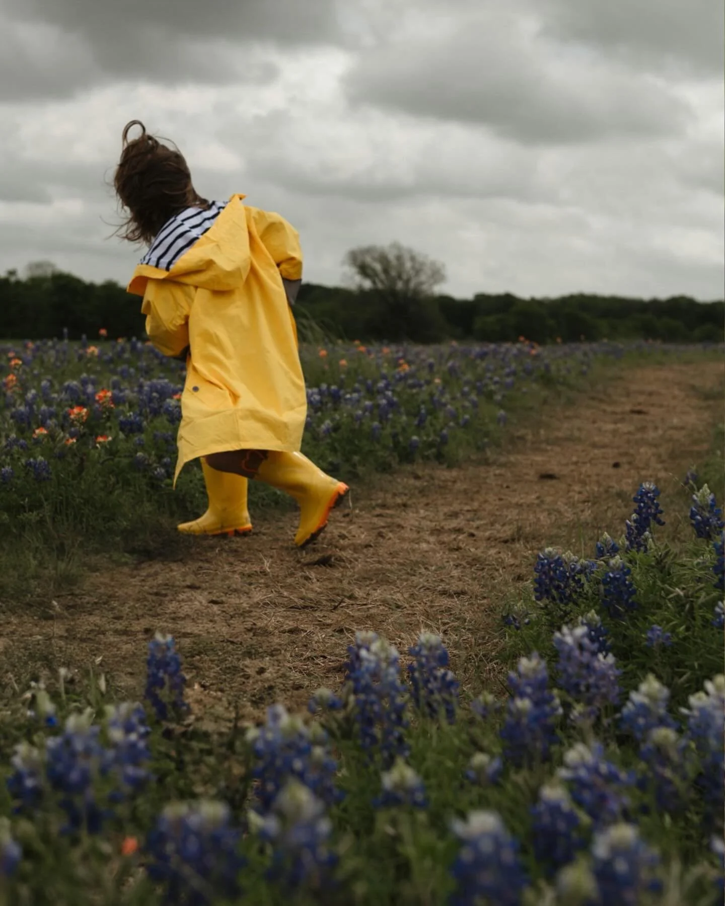 They stop for every flower.
Every rock.
Every tiny thing we almost forget to notice.

Childhood is made up of all the small things 🤍