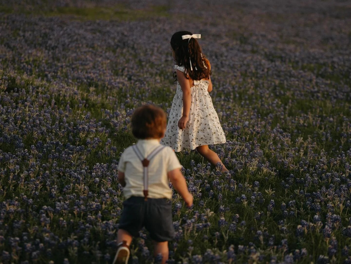 This is what spring looks like here. Wildflowers everywhere blanketing the fields , thunder in the distance, and the cutest little shoes that never stay clean.

#AledoTx
#AledoTexasPhotographer
#TexasBluebonnets
#FortWorthPhotographer
#MotherhoodPhot