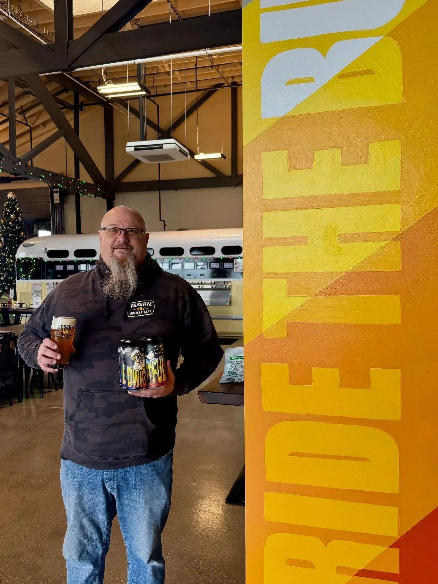 🎂Come celebrate Dwight&rsquo;s birthday with him in the taproom today AND sip on his Dwightful Kiwi Lime Pale Ale at the same time! 🥝 🍋&zwj;🟩 
🍺Dwight dabbled in home brewing in the past and made a beer that everyone couldn&rsquo;t get enough of
