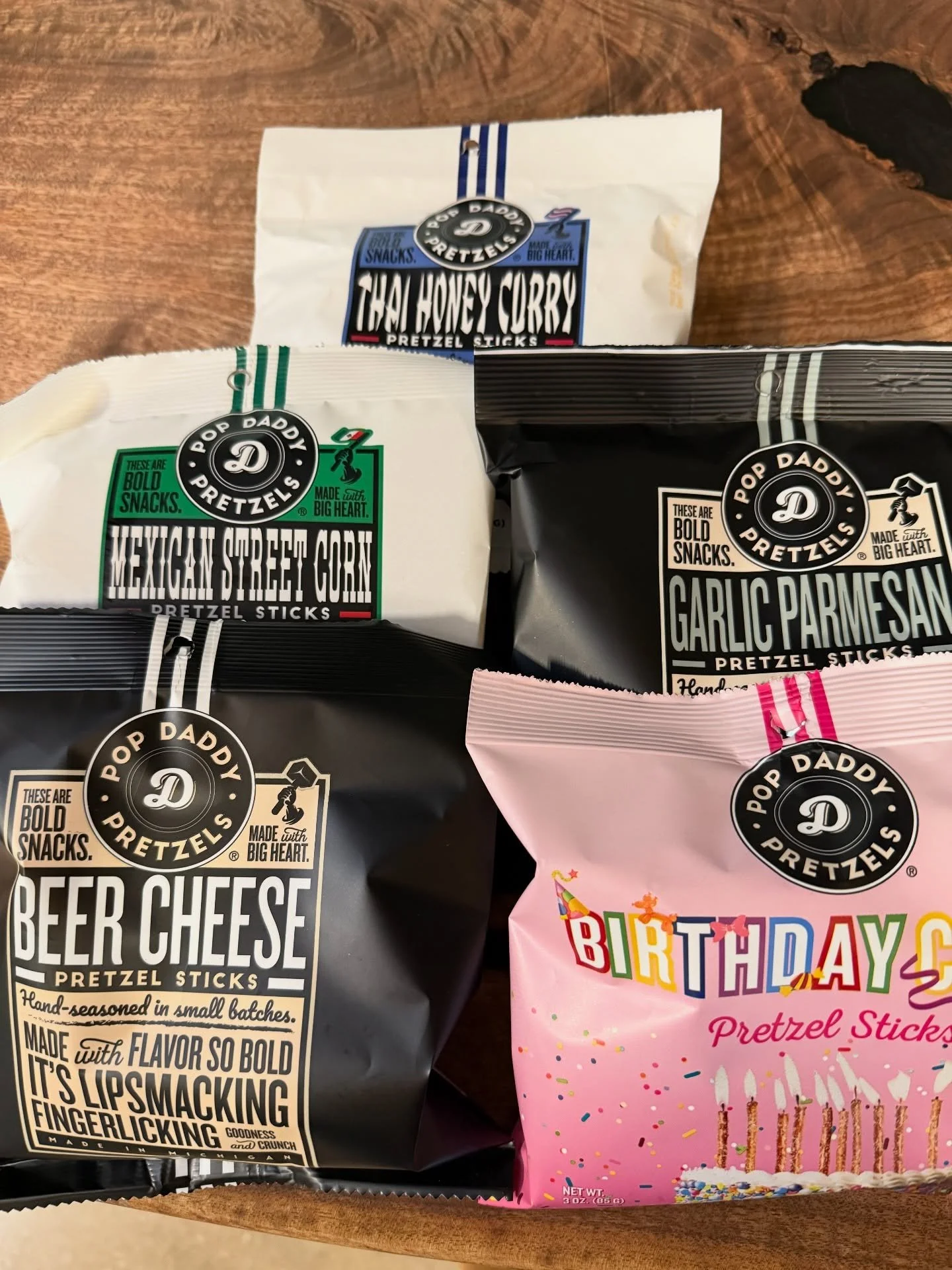 🥨Taproom Snack Alert🚨
Give into your sweet or salty craving with @popdaddysnacks pretzels 🥨 Choose from Thai Honey Curry, Beer Cheese, Garlic Parmesan, Mexican Street Corn, &amp; Birthday Cake.&mdash;$4
📱 Find more food here: https://www.reservea
