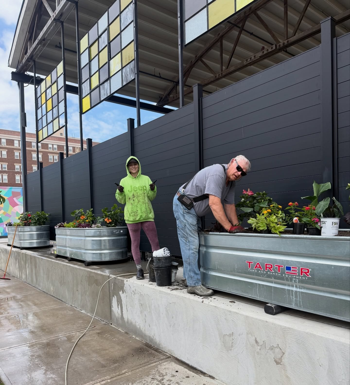 🌼The annual father-daughter flower crew got our patio flower ready today. Hello, patio season 🙌
🪴 Homestead Growers