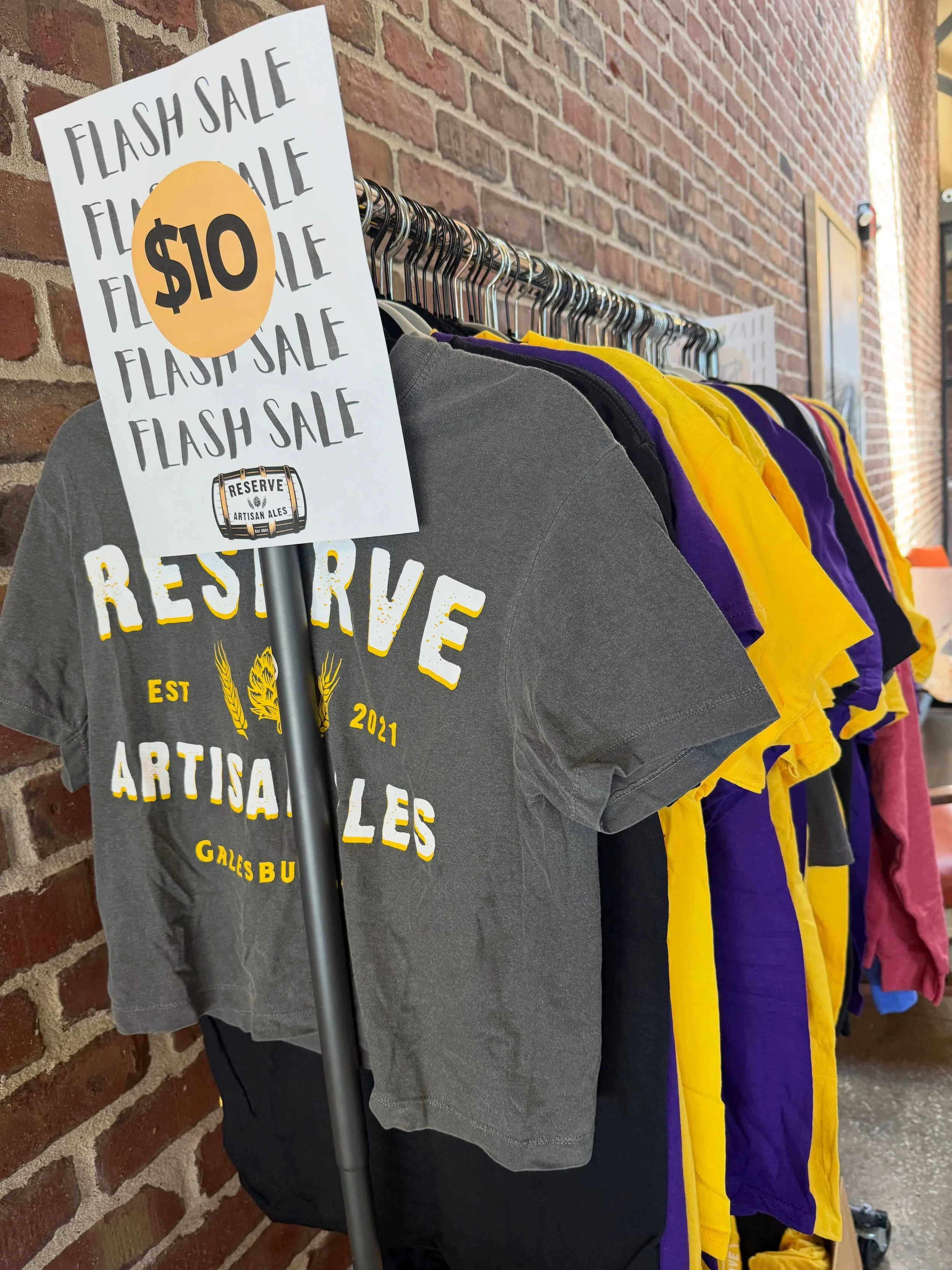 🏷️RAA merch flash sale!&mdash;and we see LOTS of @knoxcollege1837 yellow and purple just in time for commencement weekend! Sizes small - 5XL &amp; all $10!