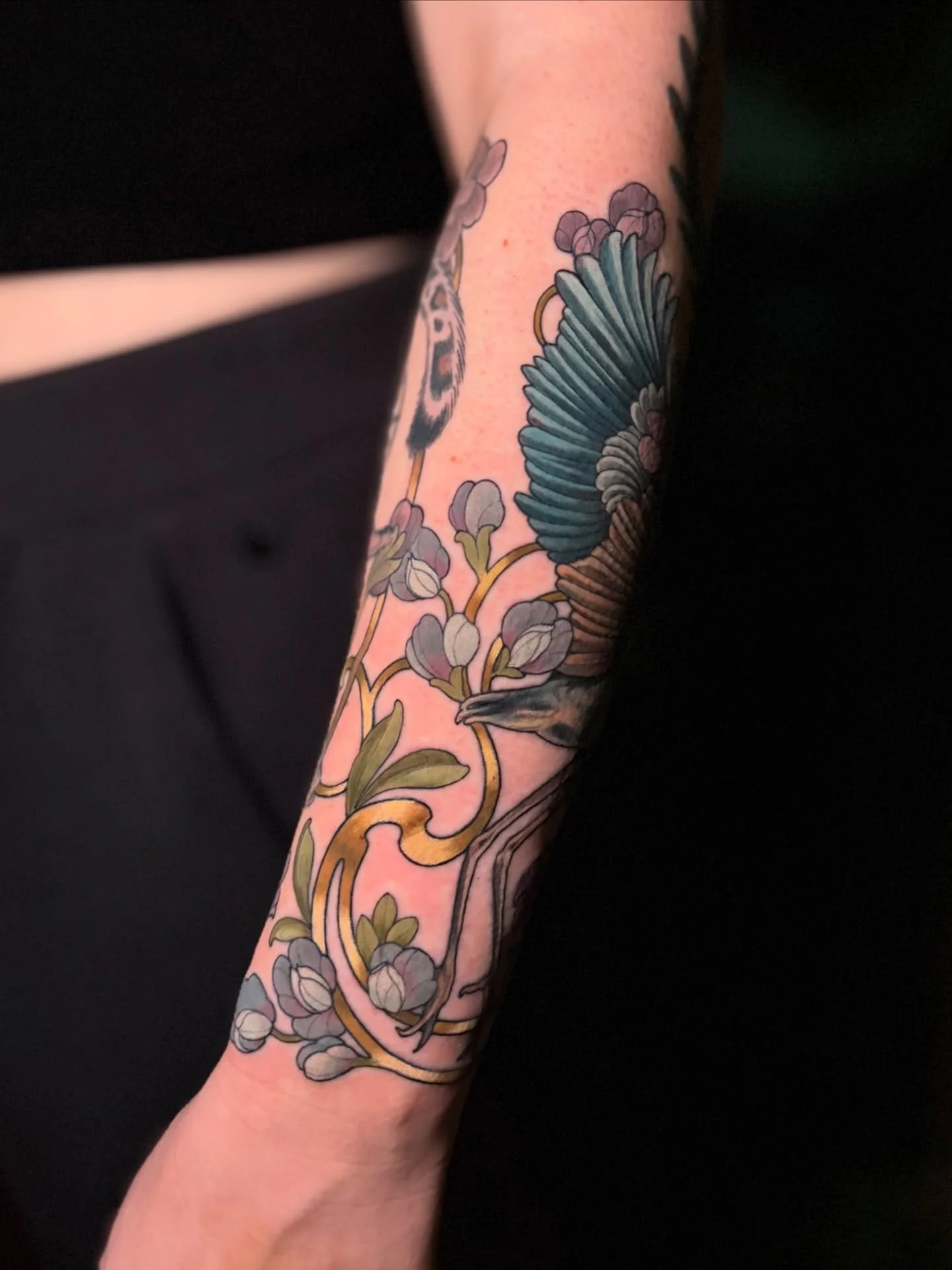 For Lindsey&hearts;️

&hearts;️Books are currently closed. Booking updates will be posted here and at @escatlatatattoo. To join my mailing list go to https://www.escarlatatattoo.com &hearts;️

#sandyspringstattoo #escarlatatattoo #flashtattoo #tattoo