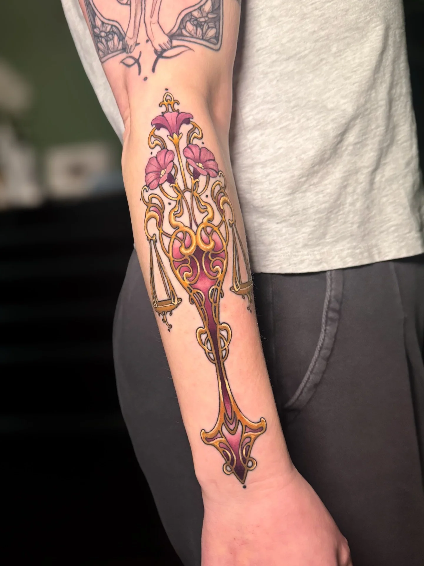 Another one for Erin&hearts;️ thank you so much for the trust&hearts;️

&hearts;️Books are currently closed. Booking updates will be posted here and at @escatlatatattoo. To join my mailing list go to https://www.escarlatatattoo.com &hearts;️

#sandys