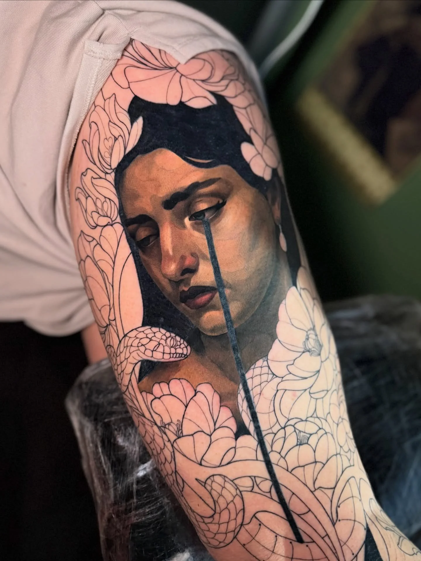 Progress on Dell&rsquo;s leg panel. Session 3/6. 

Join my mailing list at https:www.escarlatatattoo.com 

#atlantatattoo #artnouveautattoo #neotraditionaltattoo #painterlytattoo #neocalssicaltattoo