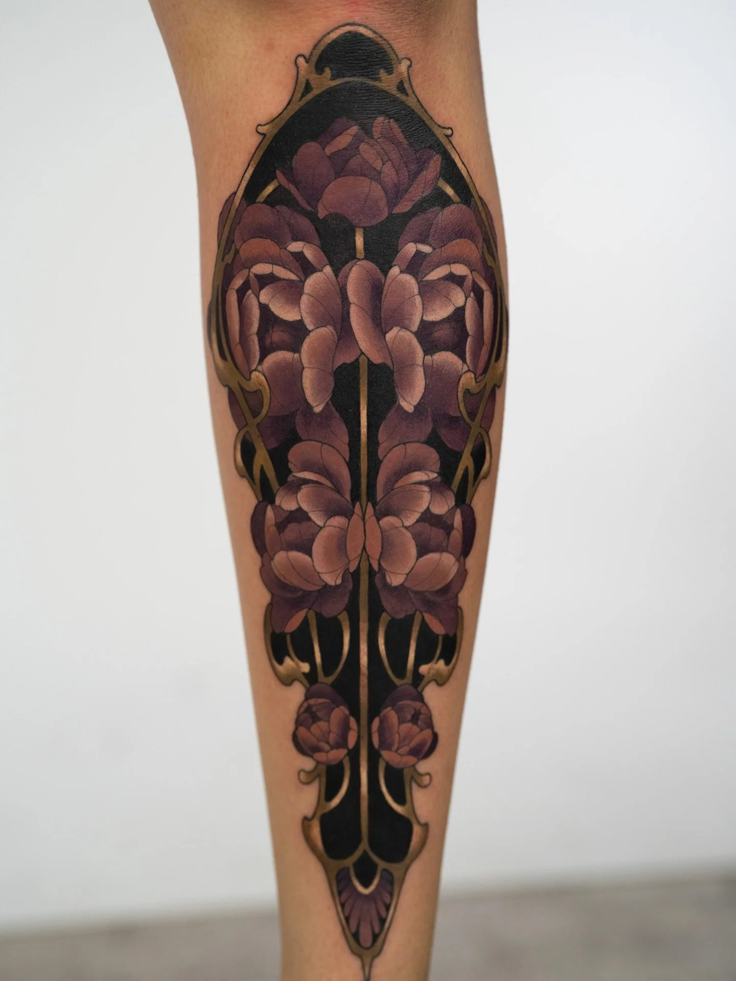 From my guest spot at @edenbodyartstudios last month. Excited to be back! 

Join my mailing list at https:www.escarlatatattoo.com 

#atlantatattoo #artnouveautattoo #neotraditionaltattoo #painterlytattoo #neocalssicaltattoo