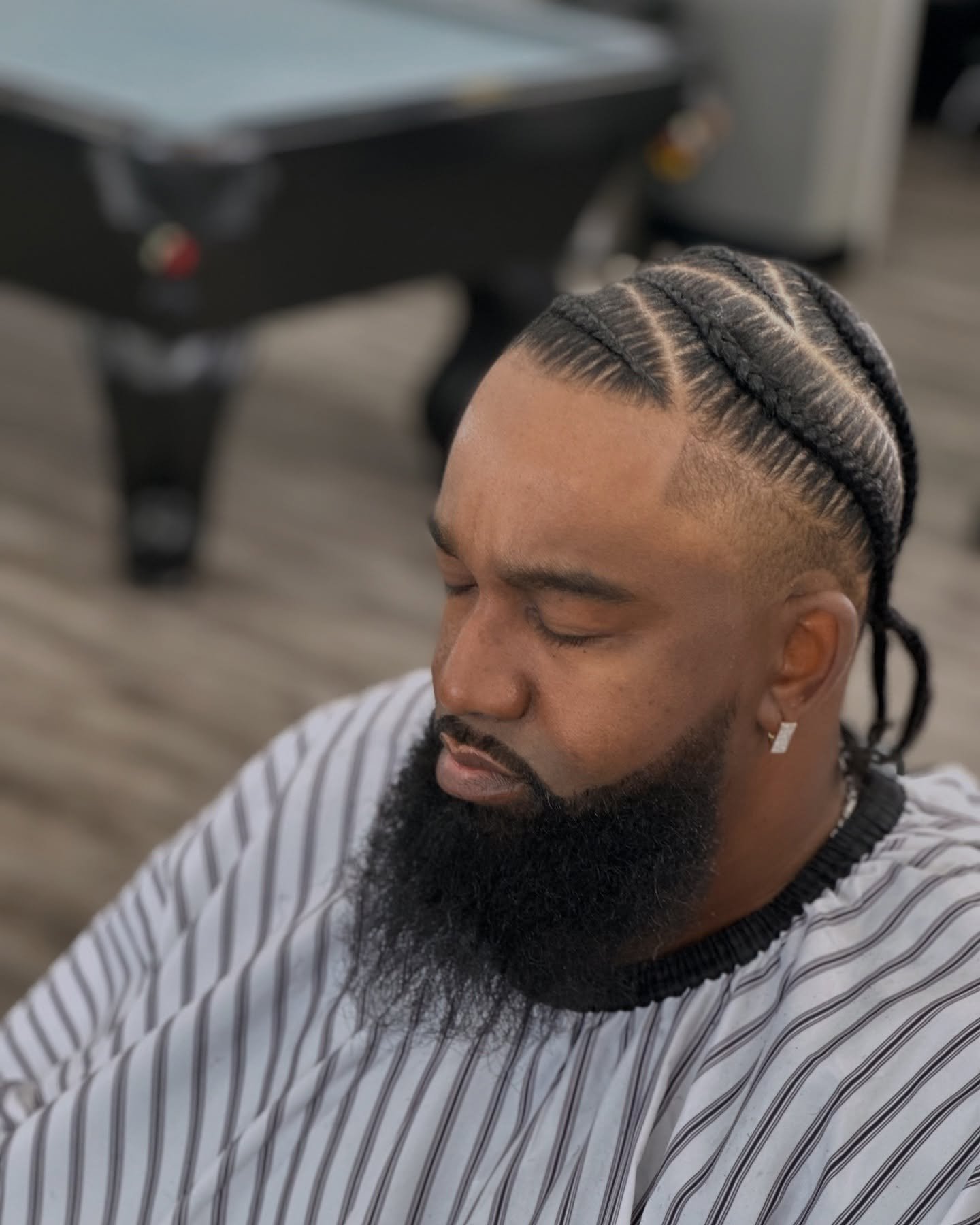 🎶 “I’m outside!” and so are the fresh cuts 💈🔥 Pull up to The Coiffeur Room this weekend and step out lookin’ like a whole mood. We got the vibes, the skills, and the chairs ready. 💇‍♂️💇‍♀️
#TheCoiffeurRoom #ImOuts