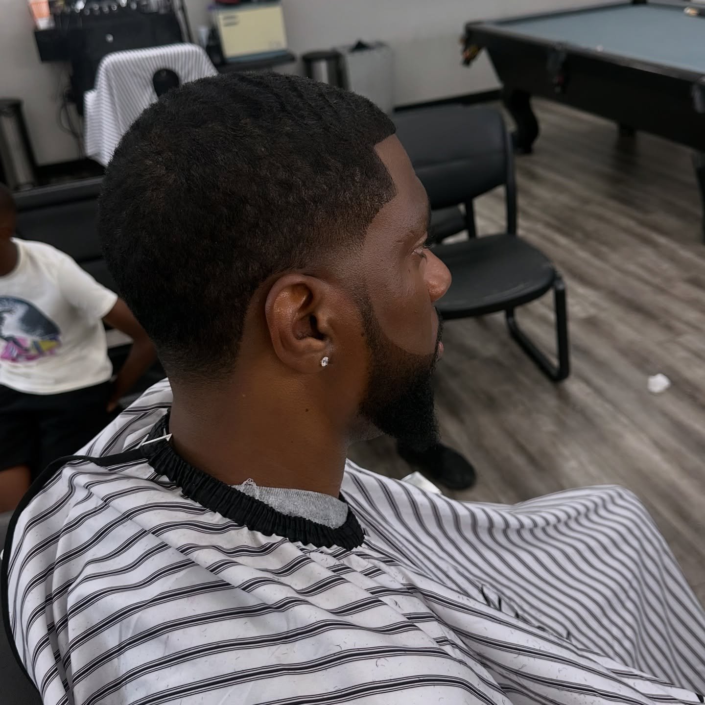 Start your week with a sharp look 💈💥 The Coiffeur Room is open this Monday because greatness doesn’t wait for the weekend. Walk in or book your seat! #MondayCuts #TheCoiffeurRoom #FreshStart #BarberVibes #houstonbarber
