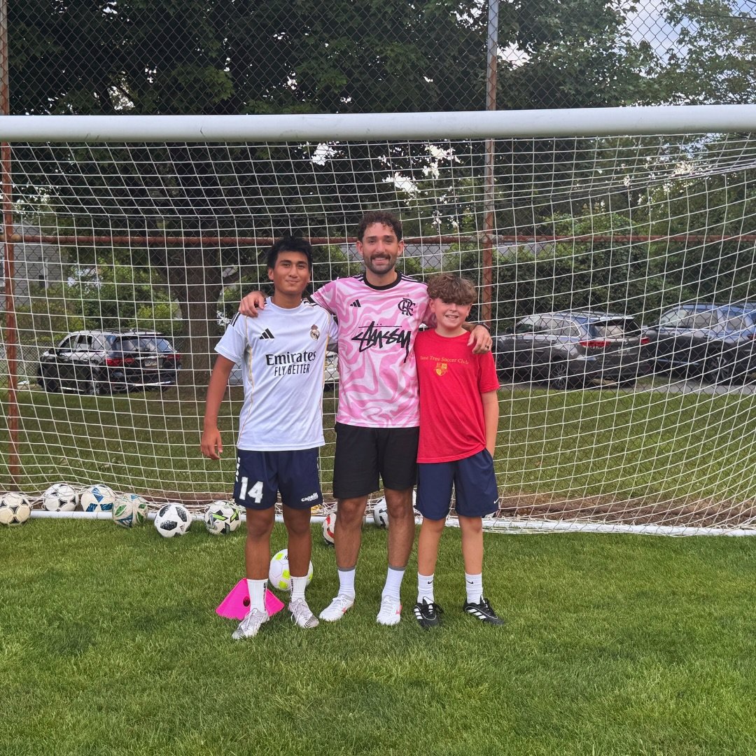 Great session with Grant and X today! 💪

The downpour at the end of training made it extra epic! 

Sprints and agility training, directional touches inside and outside with both feet, directional touches with the chest, reaction overhead volleys, ha
