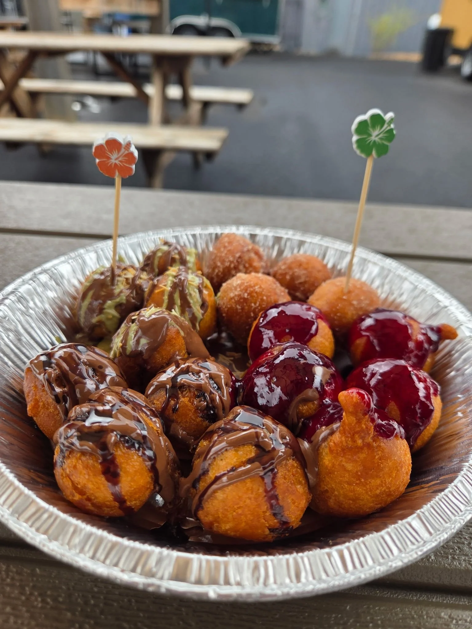 You can now get a Sampler of your favorite vegan Beignets. Isn&rsquo;t that a great idea?? 💡 we can&rsquo;t wait to see this Saturday. We are closed on Sunday so come get yours. #beignet #vegantreats our cart is at the Broadway Furniture in Tigard.